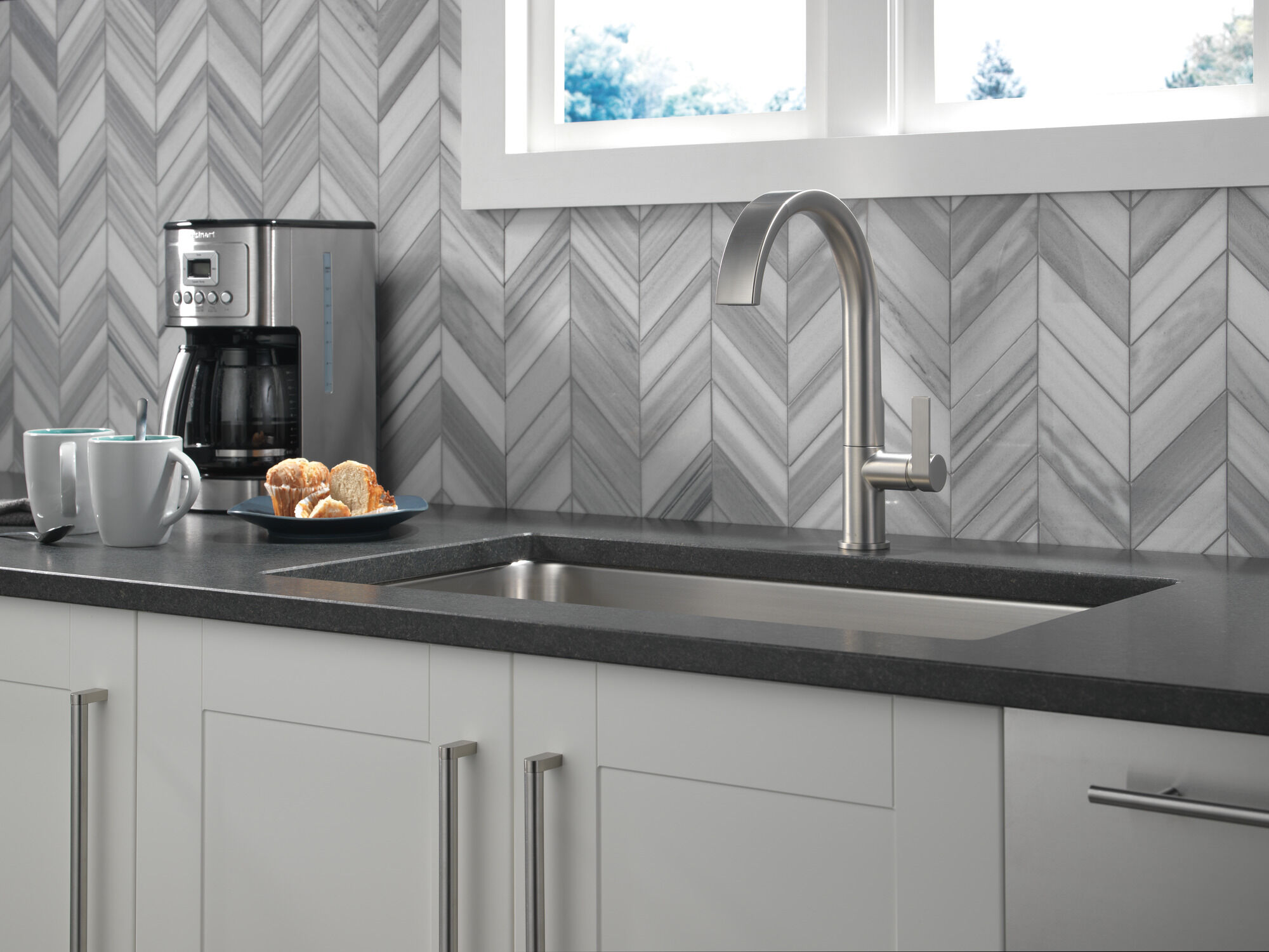 CAPiTA152＆ヘッドMサイズ M10-1.5 x 40mm DIN 933 Class 10.9 Zinc Finish Hex Cap Screw | Fastenal