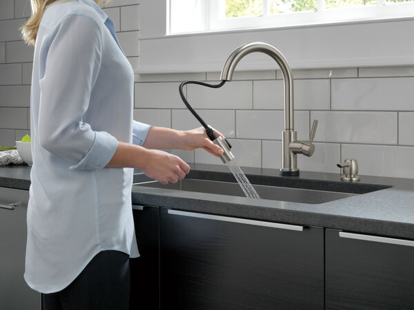 Single Handle Pull Down Kitchen Faucet With Touch2o Technology And Soap Dispenser 19933t Spsd Dst Delta Faucet