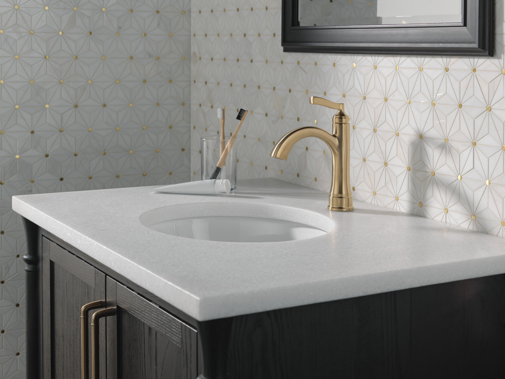 Single Handle Bathroom Faucet in Champagne Bronze 15822LF-CZ