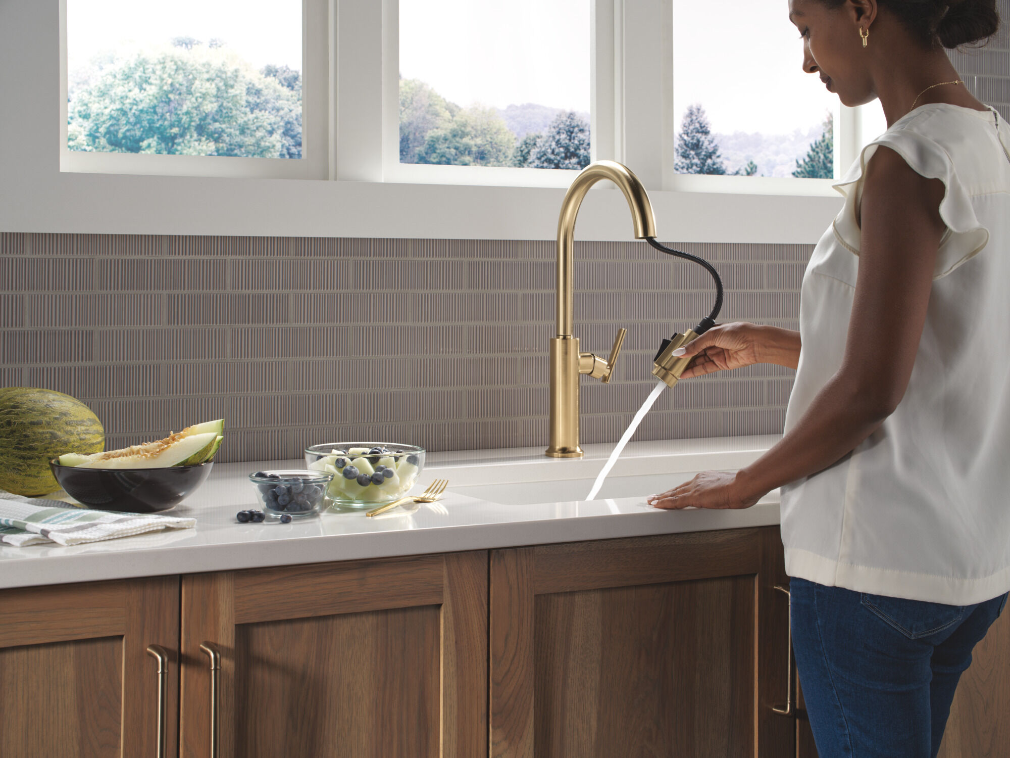 【3CD】キングズ・シンガーズ『GOLD』 Single Handle Pull-Down Kitchen Faucet in Champagne Bronze 9186-CZ