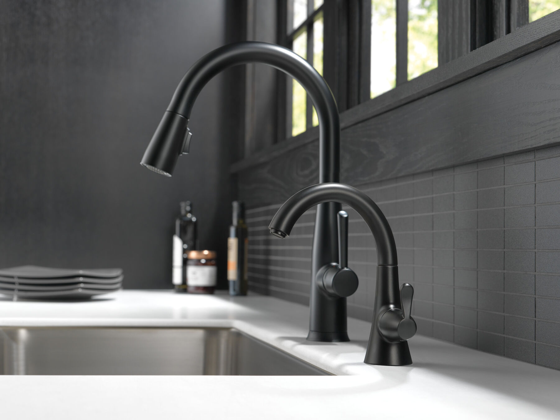 Grifo De Cocina Delta Touch2O - Tecnología Táctil Y Acoplamiento Magnético En Negro Mate