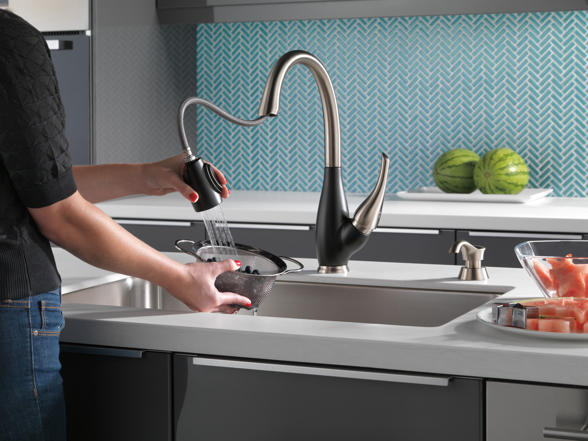 19959-SBSD-DST_MODEL_WATER_WEB