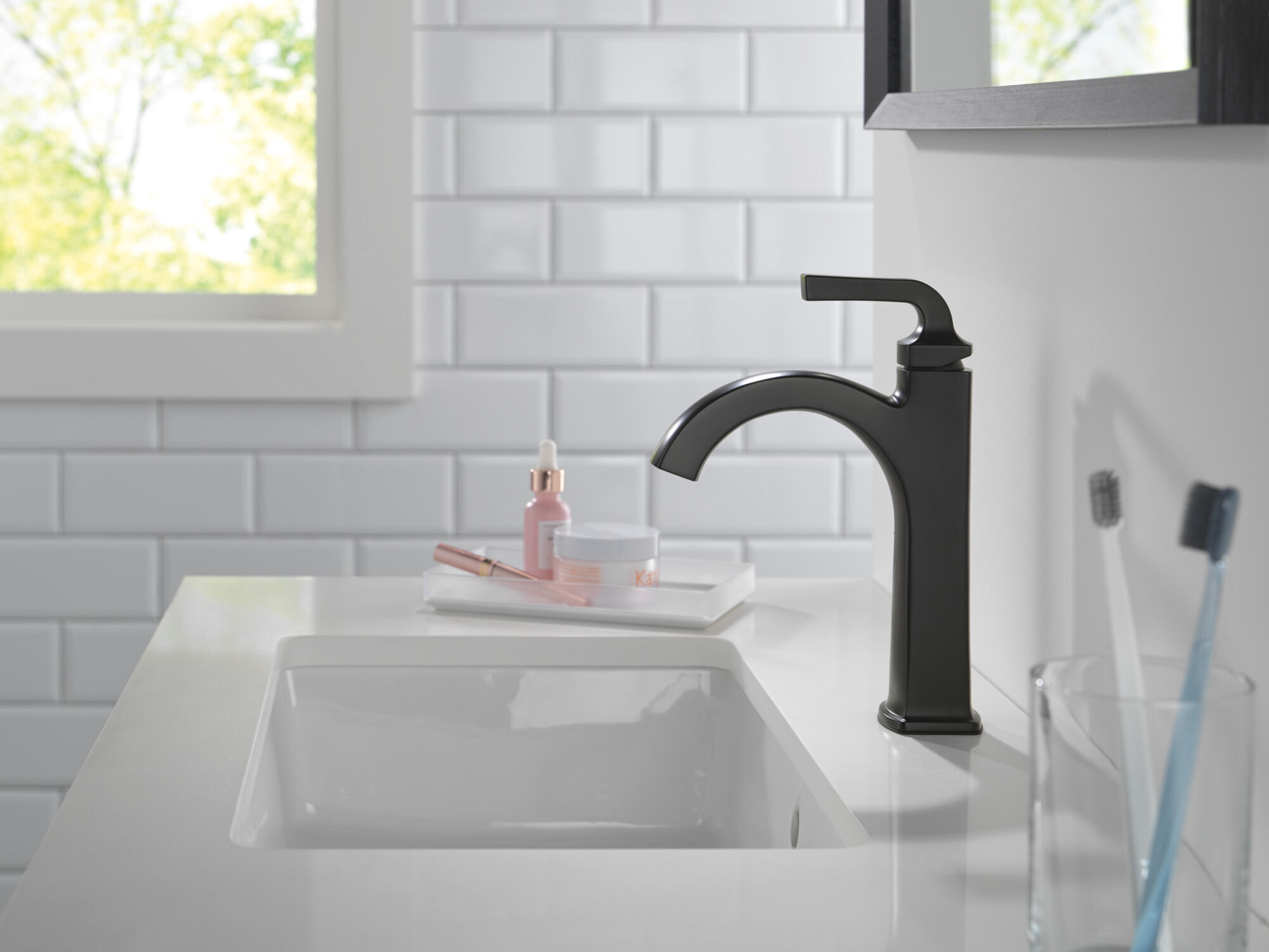 Single Handle Bathroom Faucet in Matte Black 15854LF-BL | Delta Faucet
