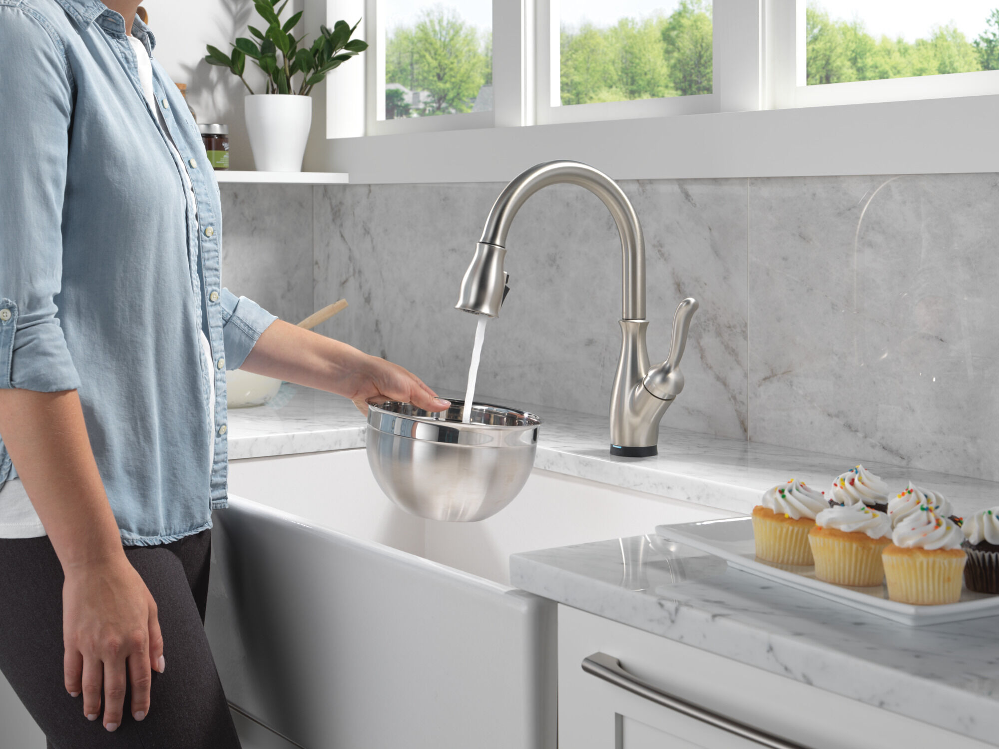 VoiceIQ® Kitchen Faucet with Touch2O® Technology with Touchless