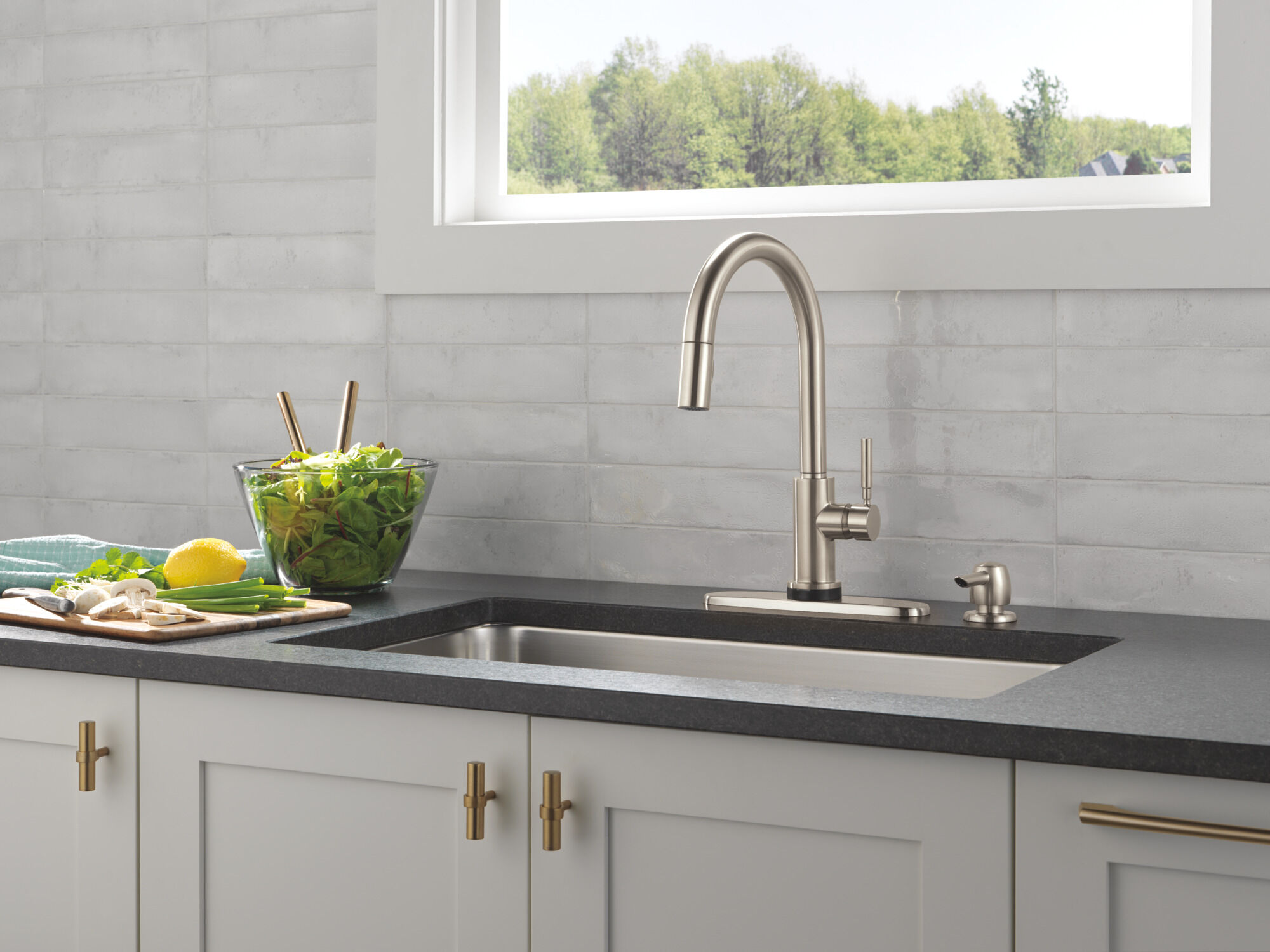Single Handle Pull-Down Touch2O® Technology Kitchen Faucet with
