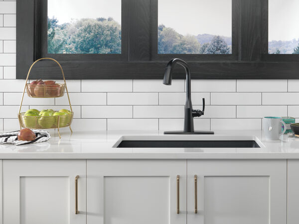 Single Handle Pull Down Kitchen Faucet