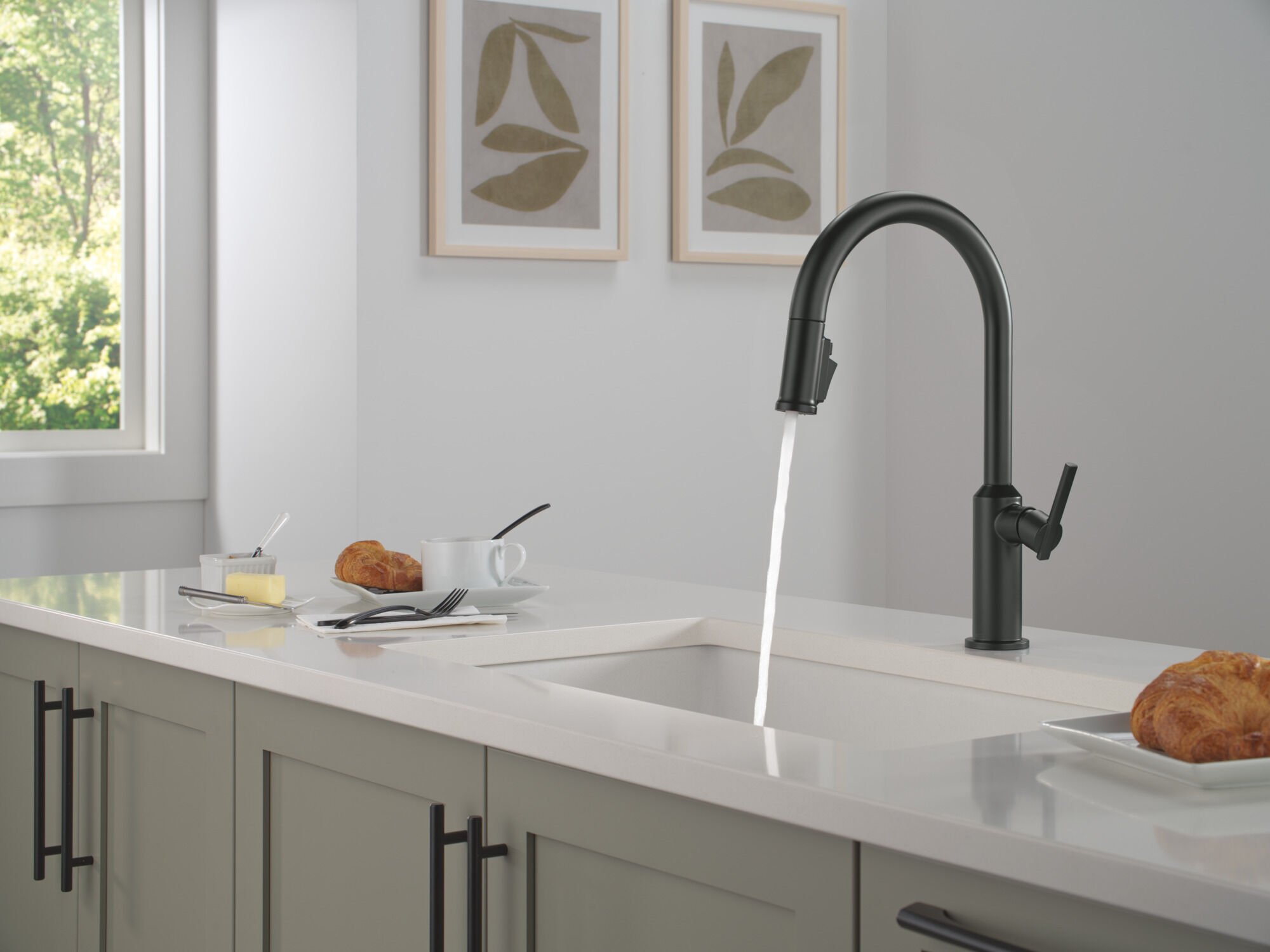Single Handle Pull-Down Kitchen Faucet in Matte Black 9185-BL-DST