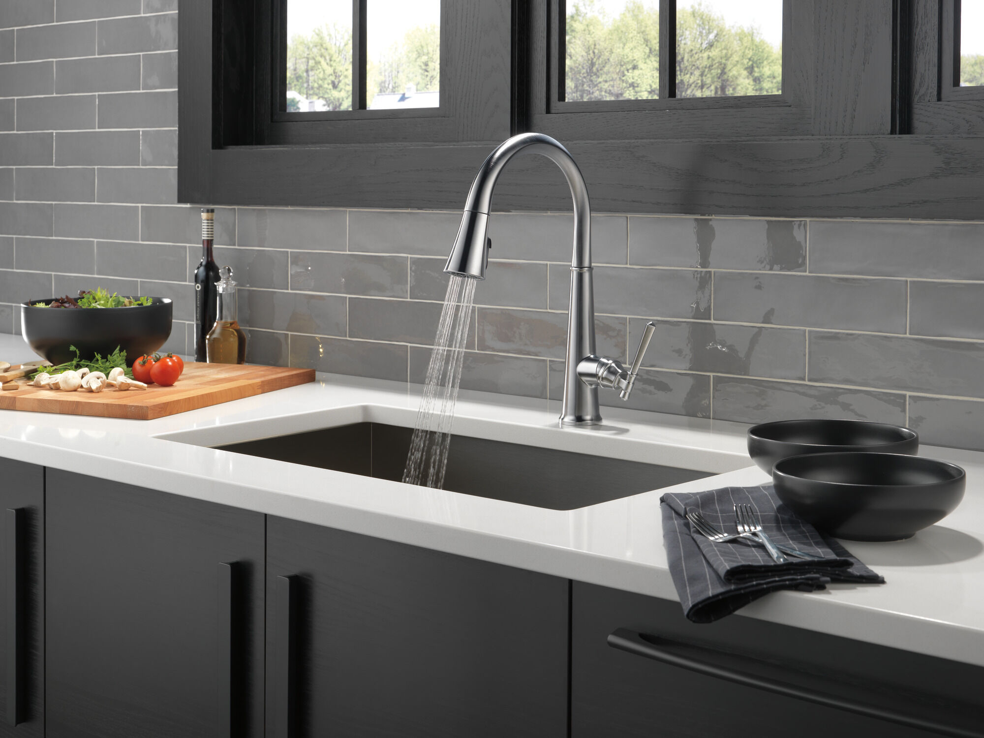 Single Handle Pull-Down Kitchen Faucet in Lumicoat® Arctic