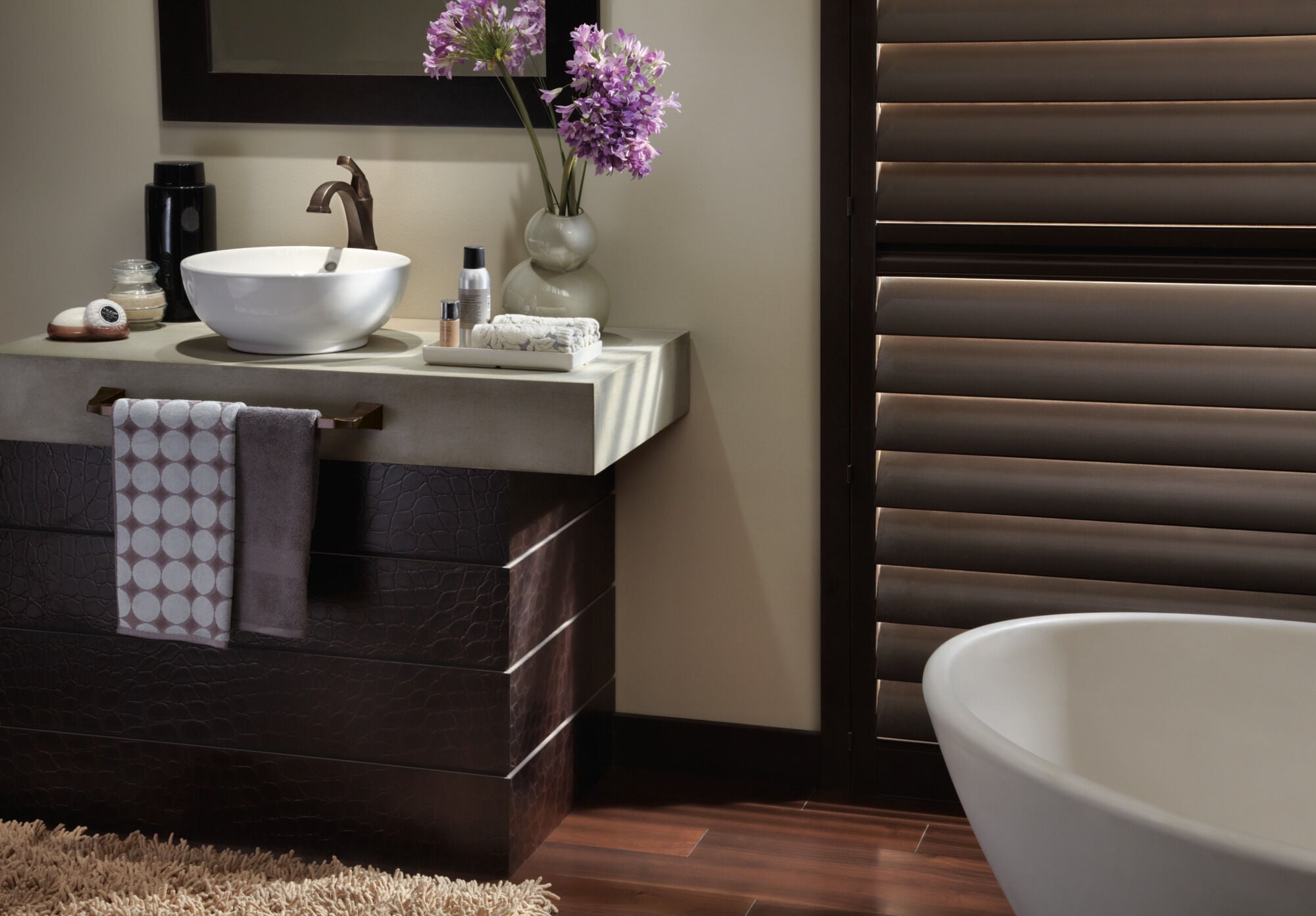 Single Handle Vessel Bathroom Faucet in Venetian Bronze 751-RB-DST