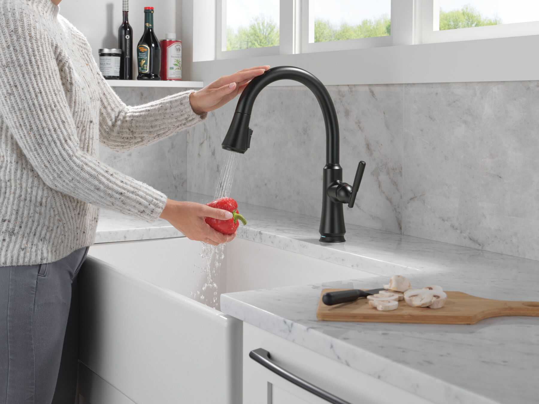 Touch2O® Kitchen Faucet with Touchless Technology in Matte Black 9179TL