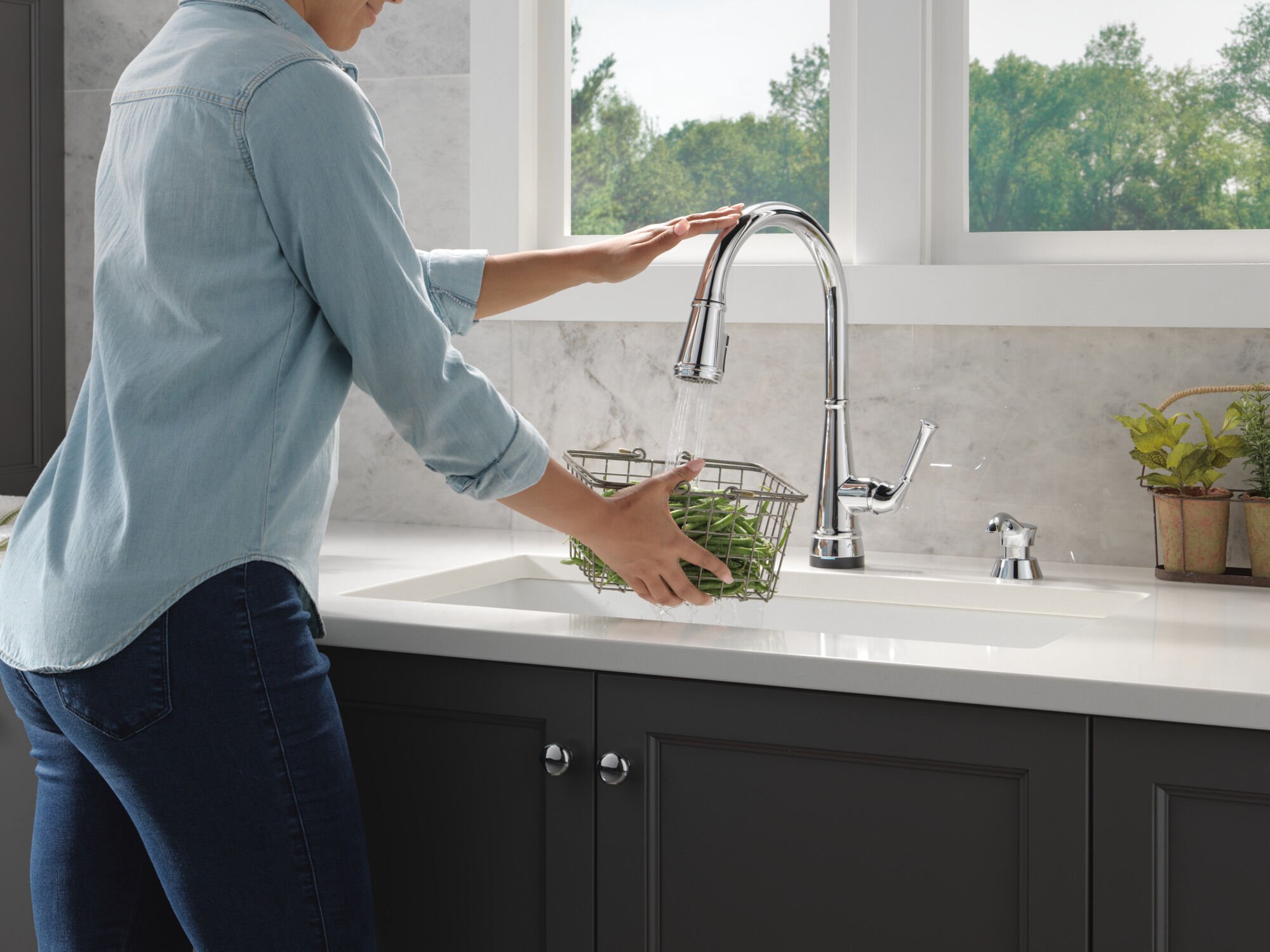 Single Handle Pull-Down Kitchen Faucet with Touch2O® Technology