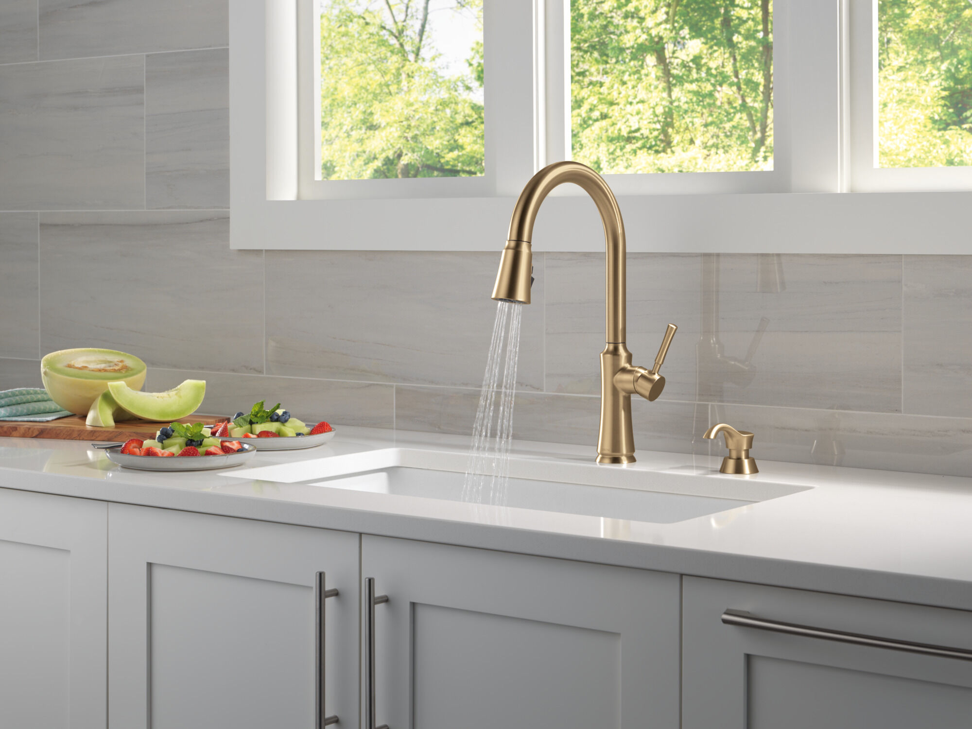 Single Handle Kitchen Pull-Down Faucet w/ Soap Dispenser in