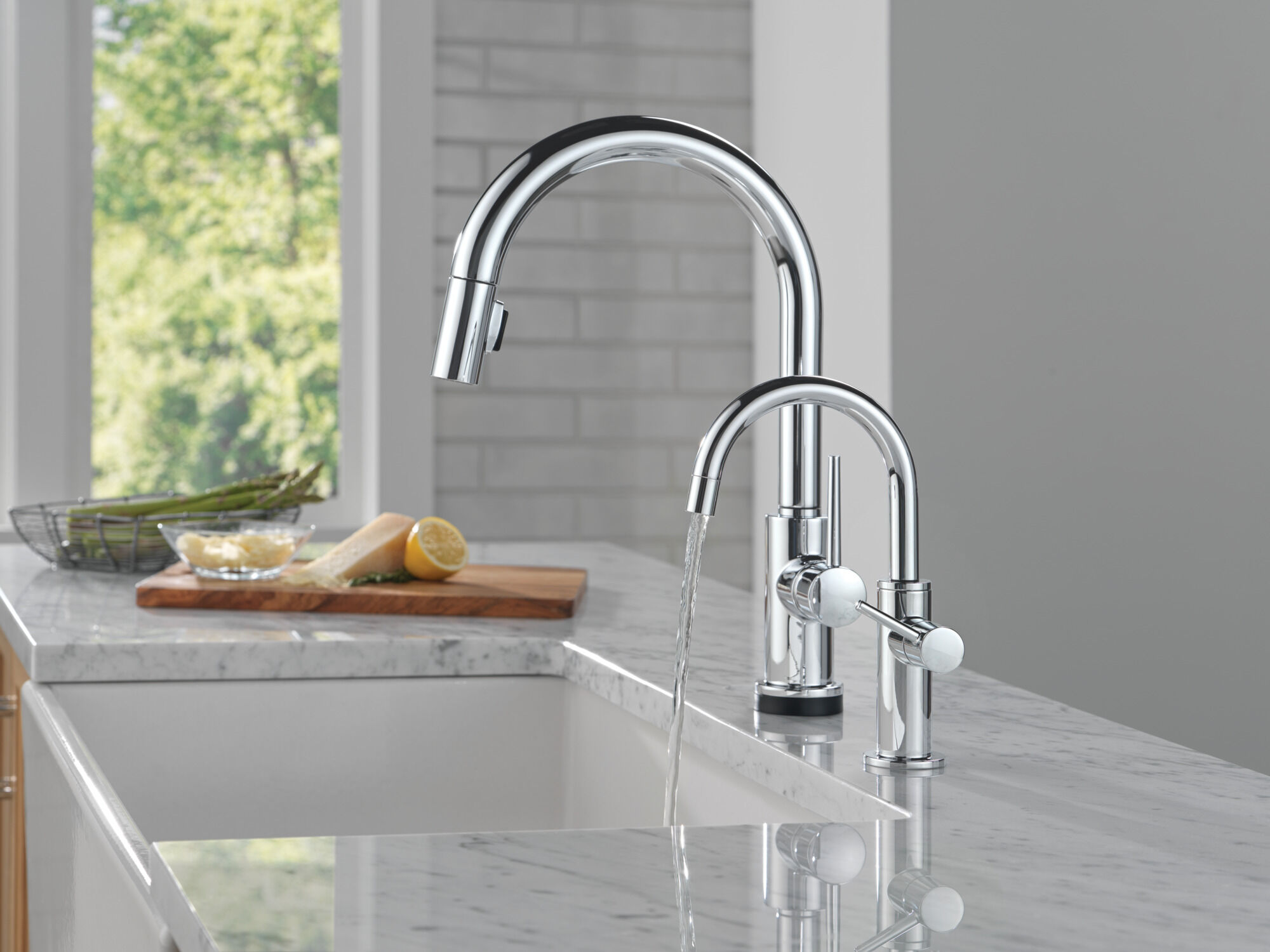 Single Handle Pull-Down Kitchen Faucet with Touch2O® Technology in
