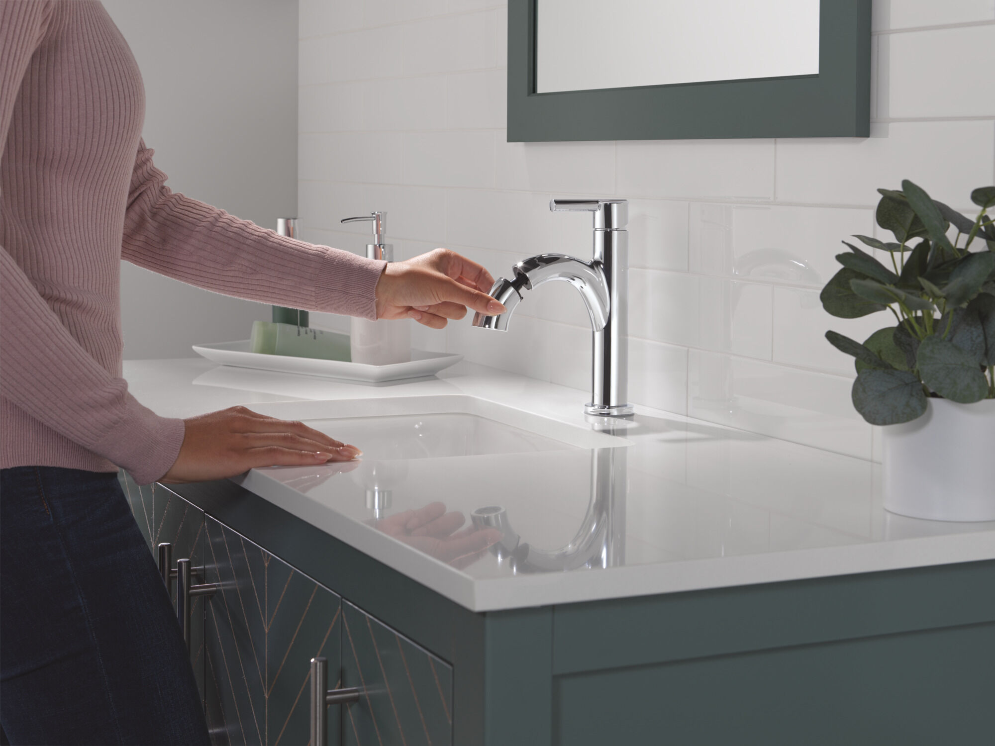 Single Handle Pull-Down Bathroom Faucet in Chrome 15749LF-PD