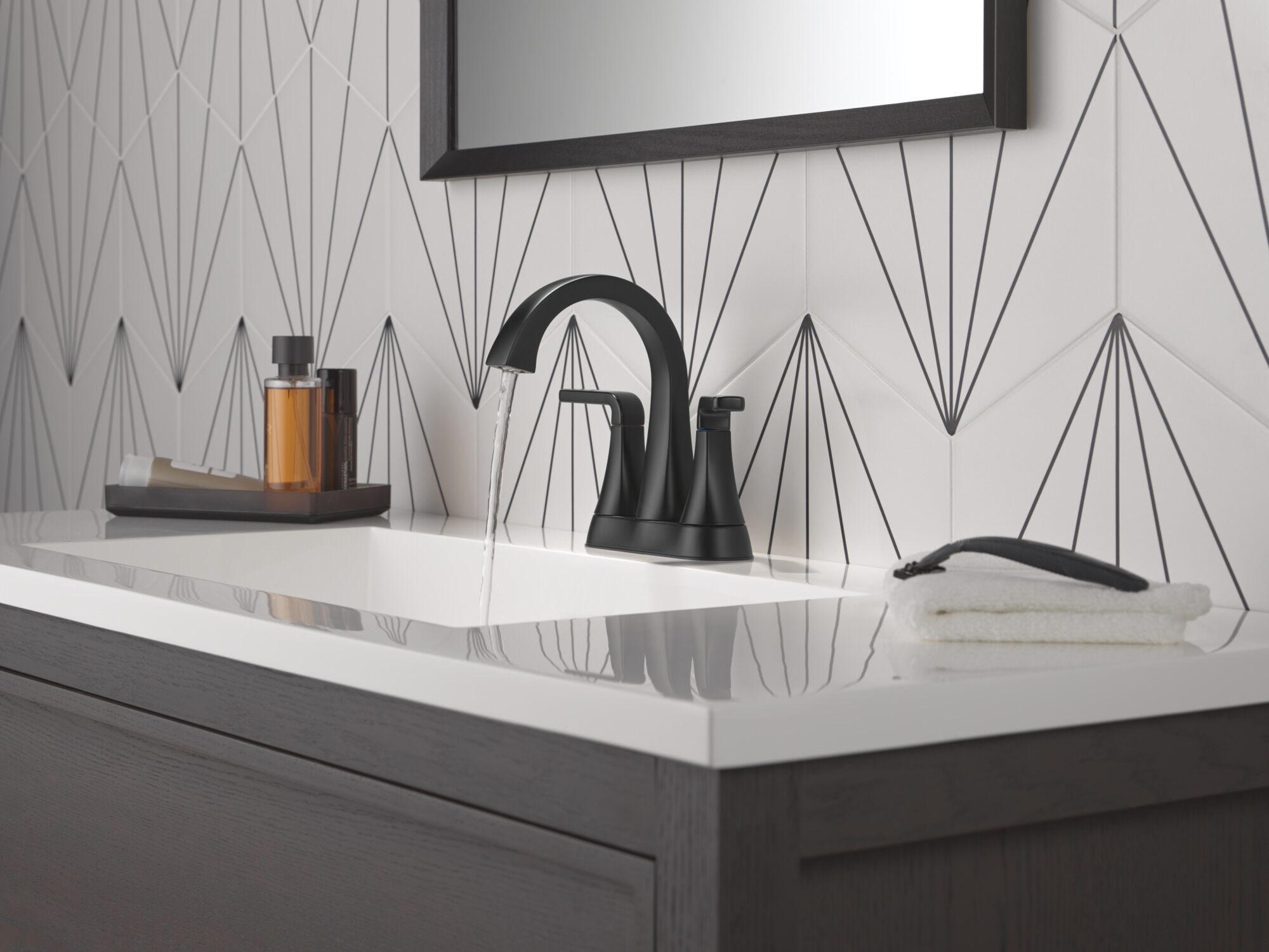 Two Handle Centerset Bathroom Faucet in Matte Black 2562LF-BLMPU