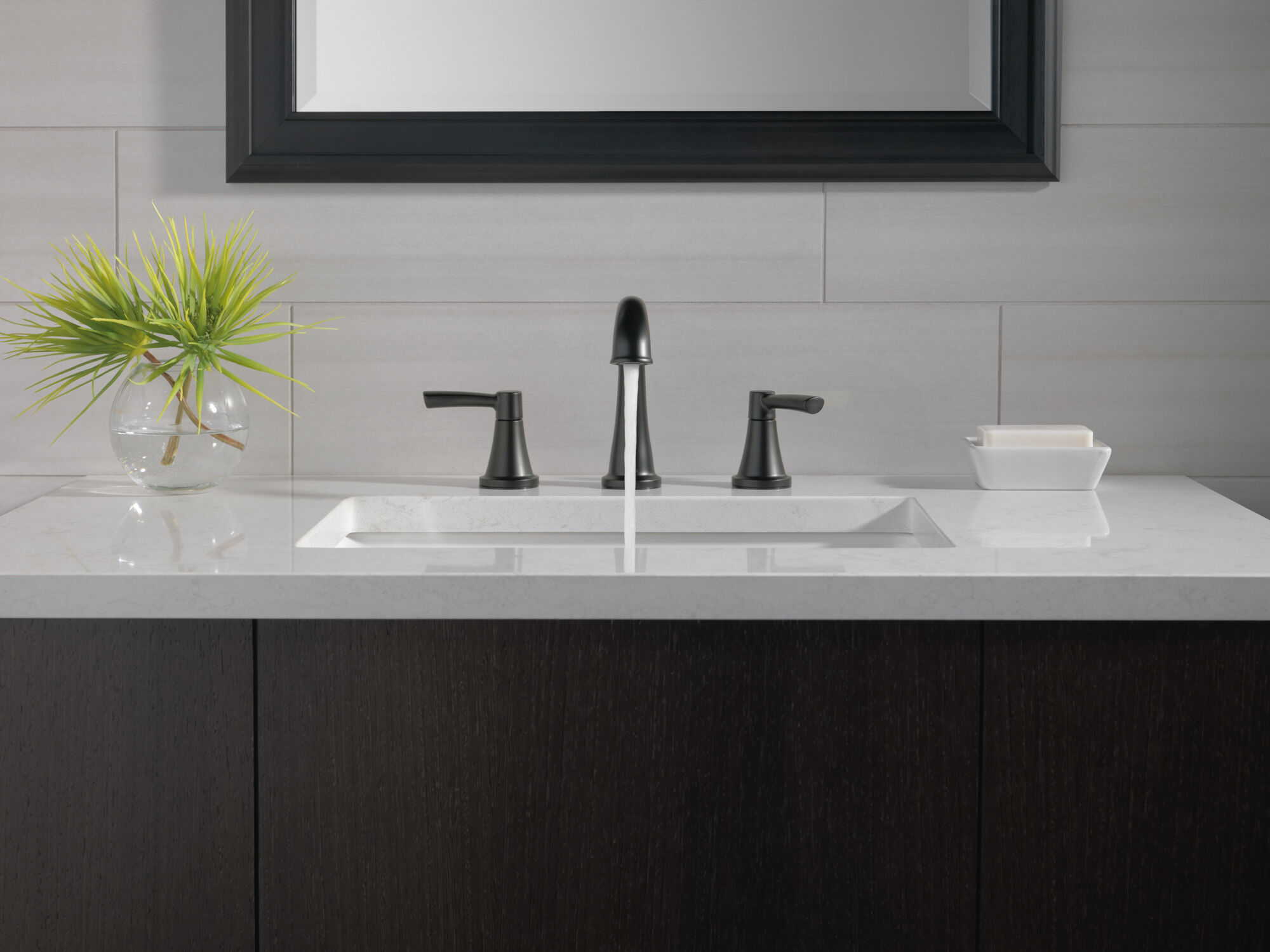 Two Handle Widespread Bathroom Faucet in Matte Black 35862LF-BL