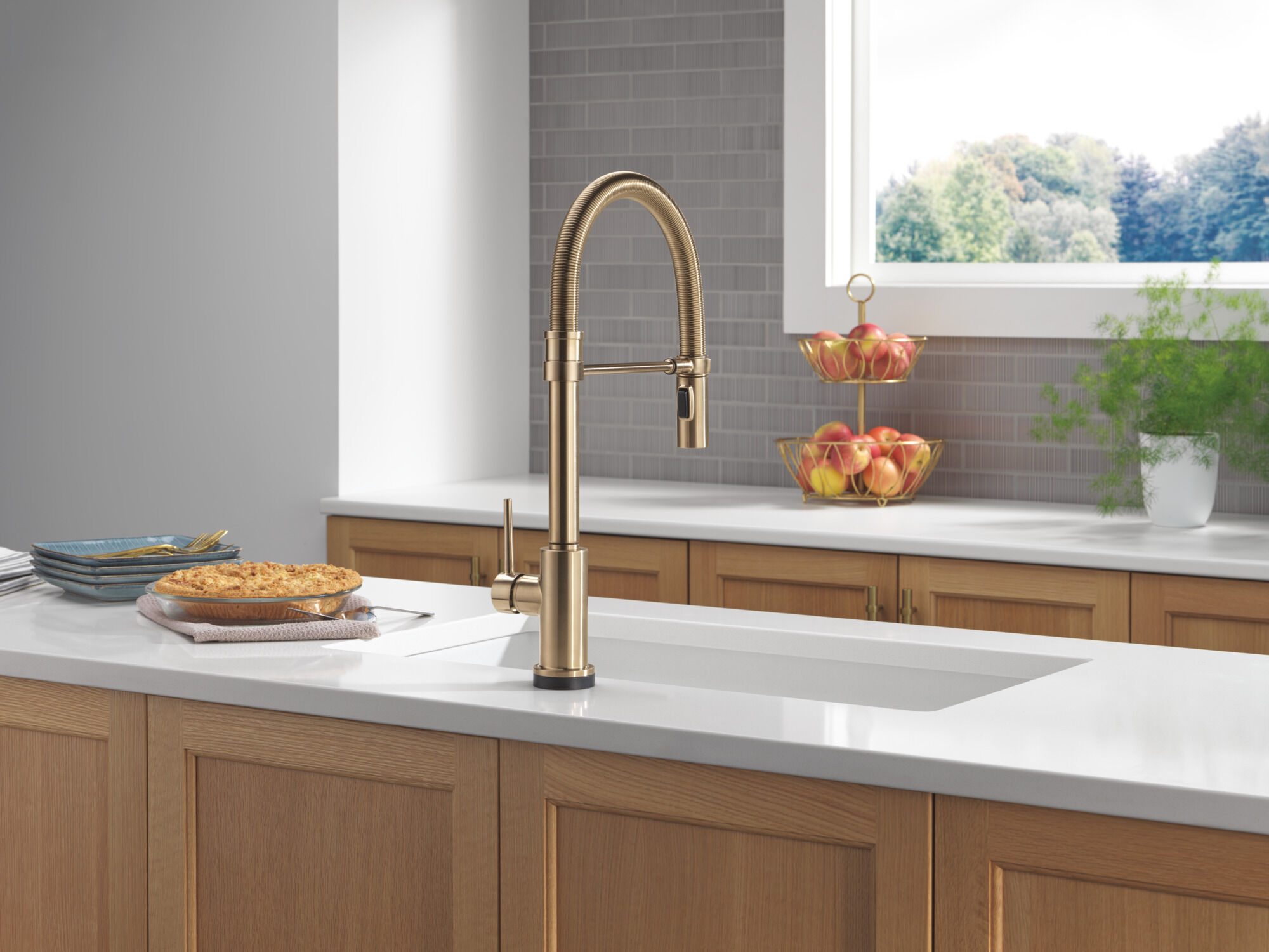 山田メソッド Touch2O® Technology Kitchen Faucet with Touchless Technology in