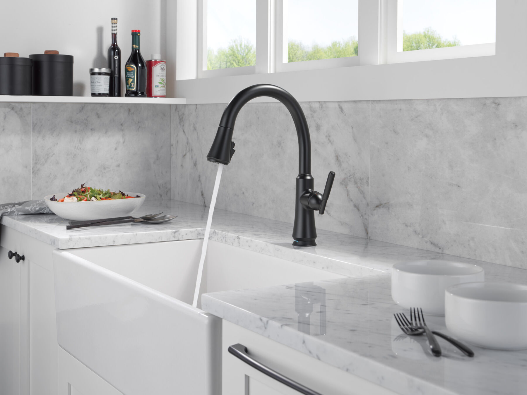 Touch2O® Kitchen Faucet with Touchless Technology in Matte Black 9179TL