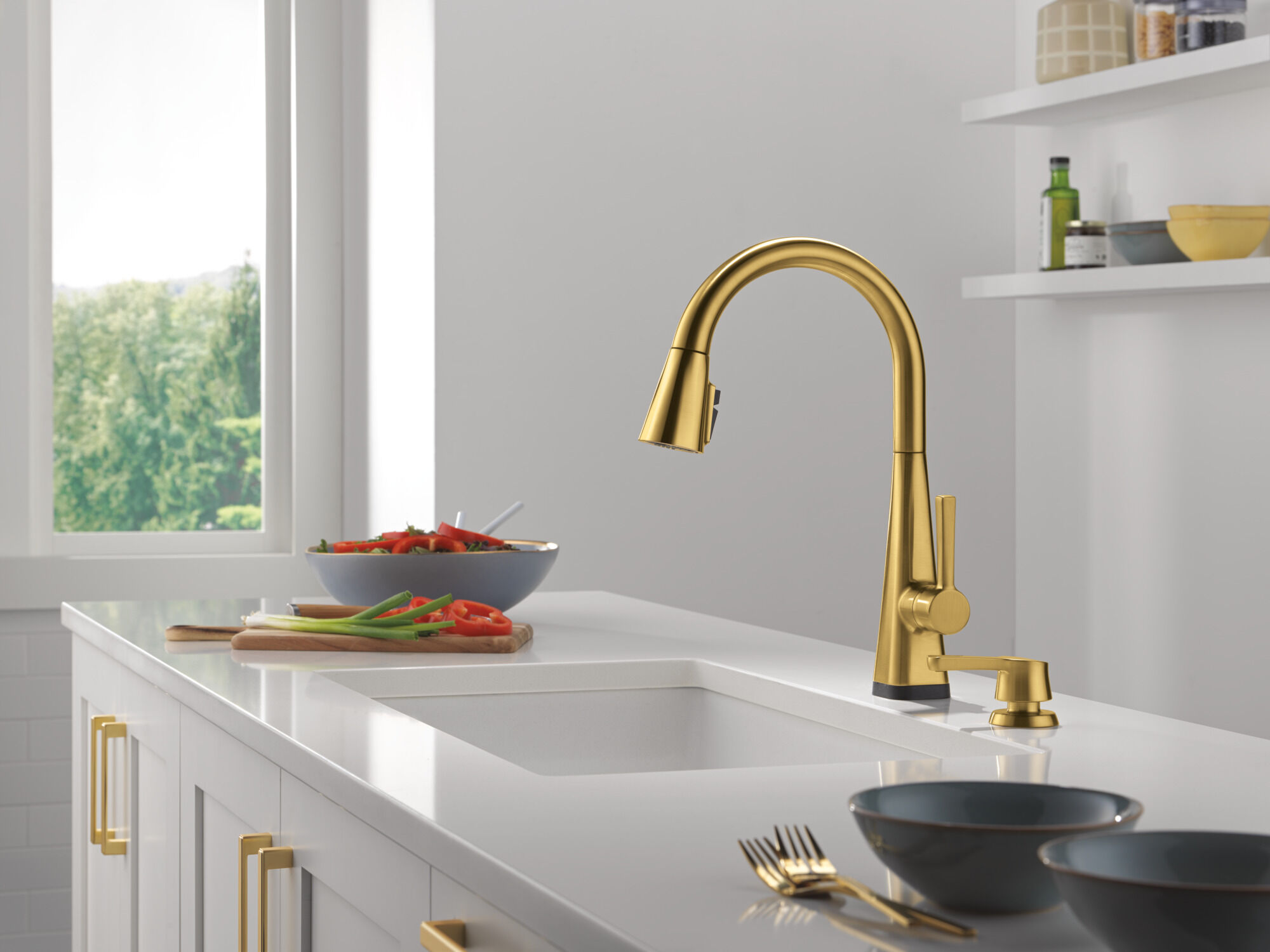 Single-Handle Pull-Down Kitchen Faucet with Touch2O® Technology in