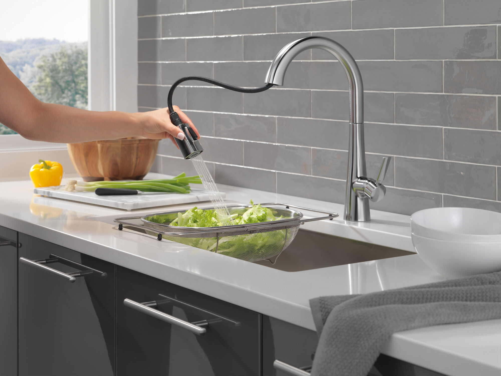 Single Handle Pull-Down Kitchen Faucet in Lumicoat® Arctic
