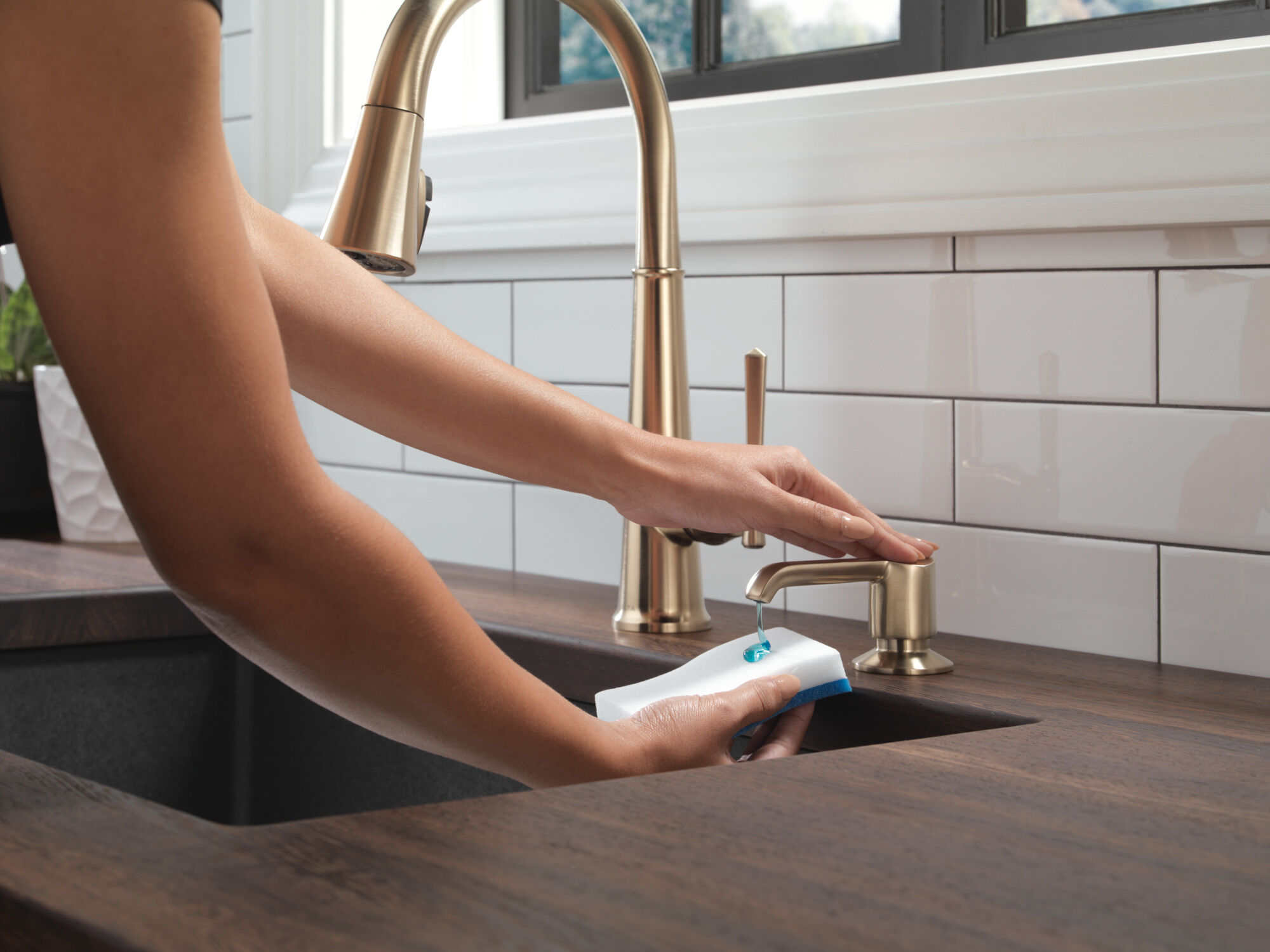 Pull-Down Kitchen w/ShieldSpray 1L (Recertified) in Lumicoat