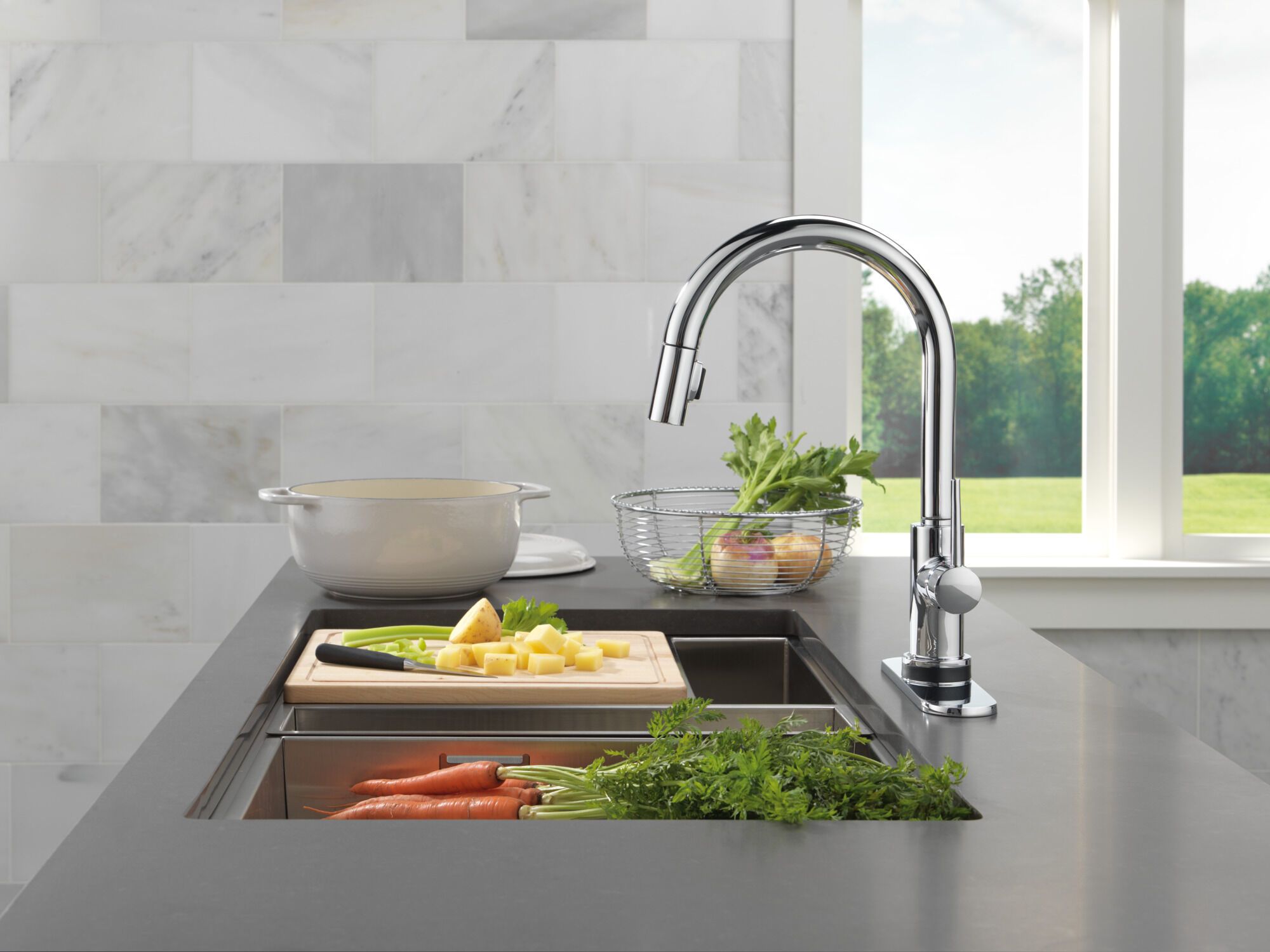 VoiceIQ® Kitchen Faucet with Touch2O® Technology with Touchless