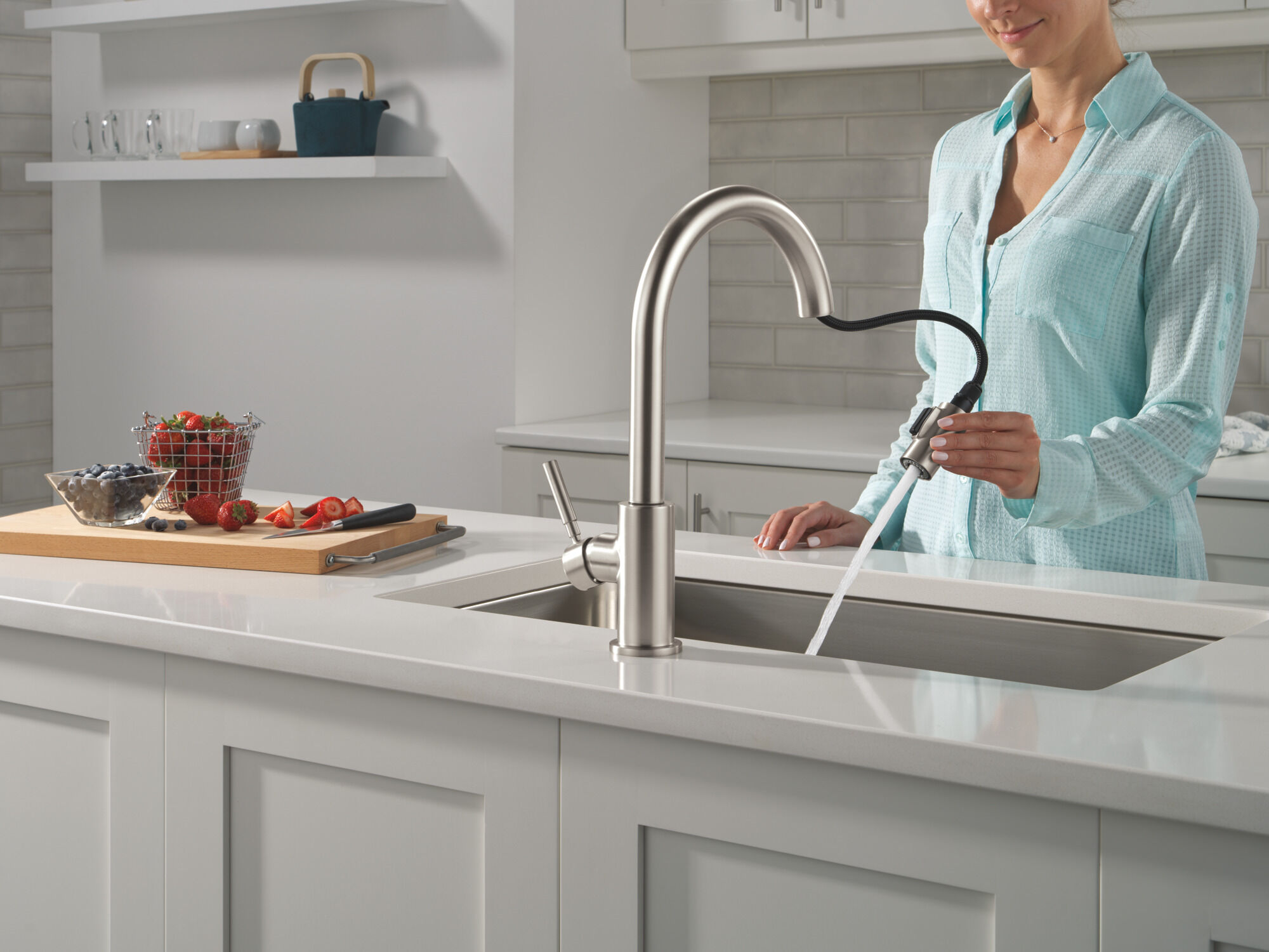 Single Handle Pull-Down Kitchen Faucet in Stainless 19933-SS-DST