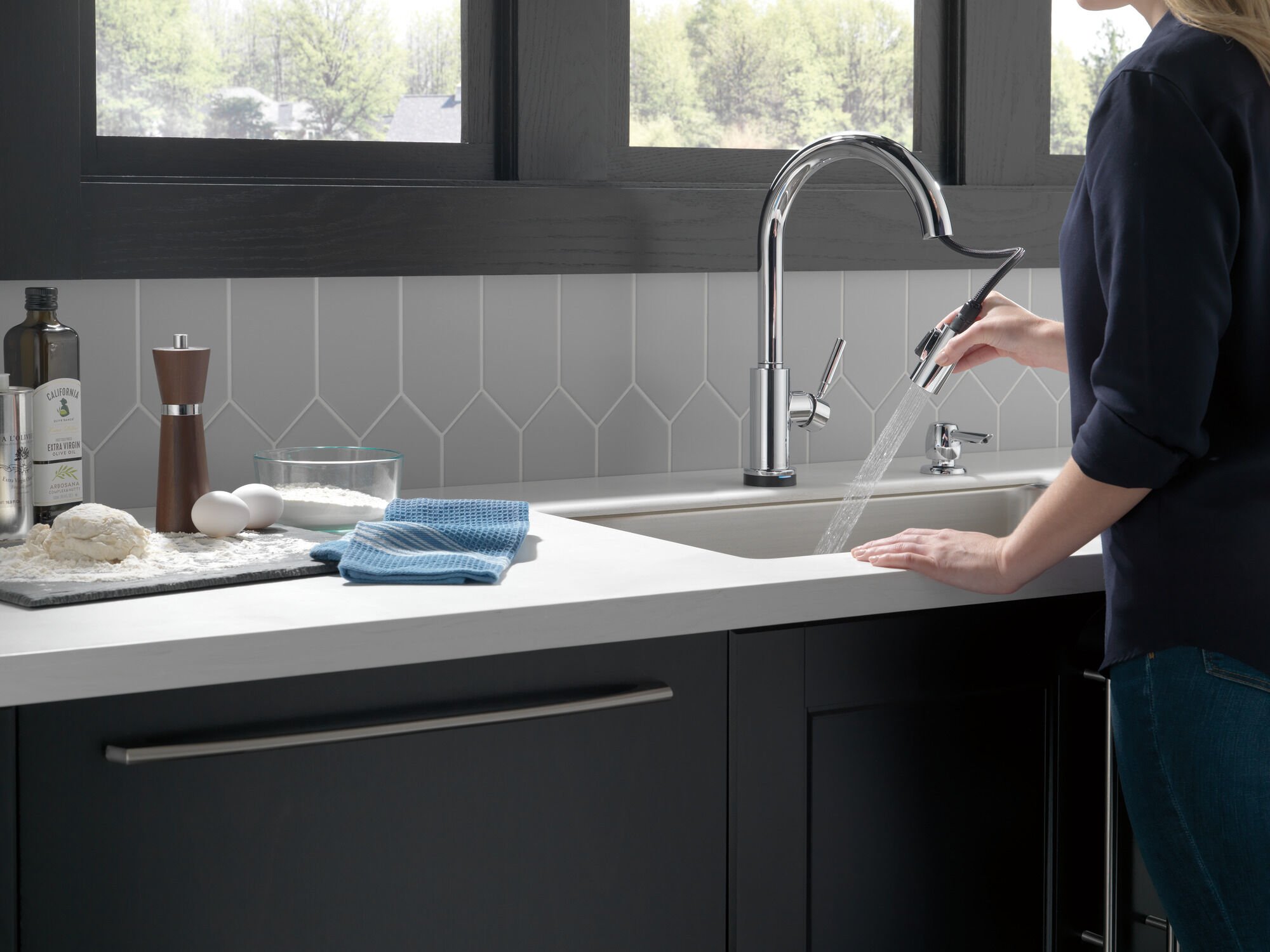 Single Handle Pull-Down Kitchen Faucet with Touch2O® Technologyand