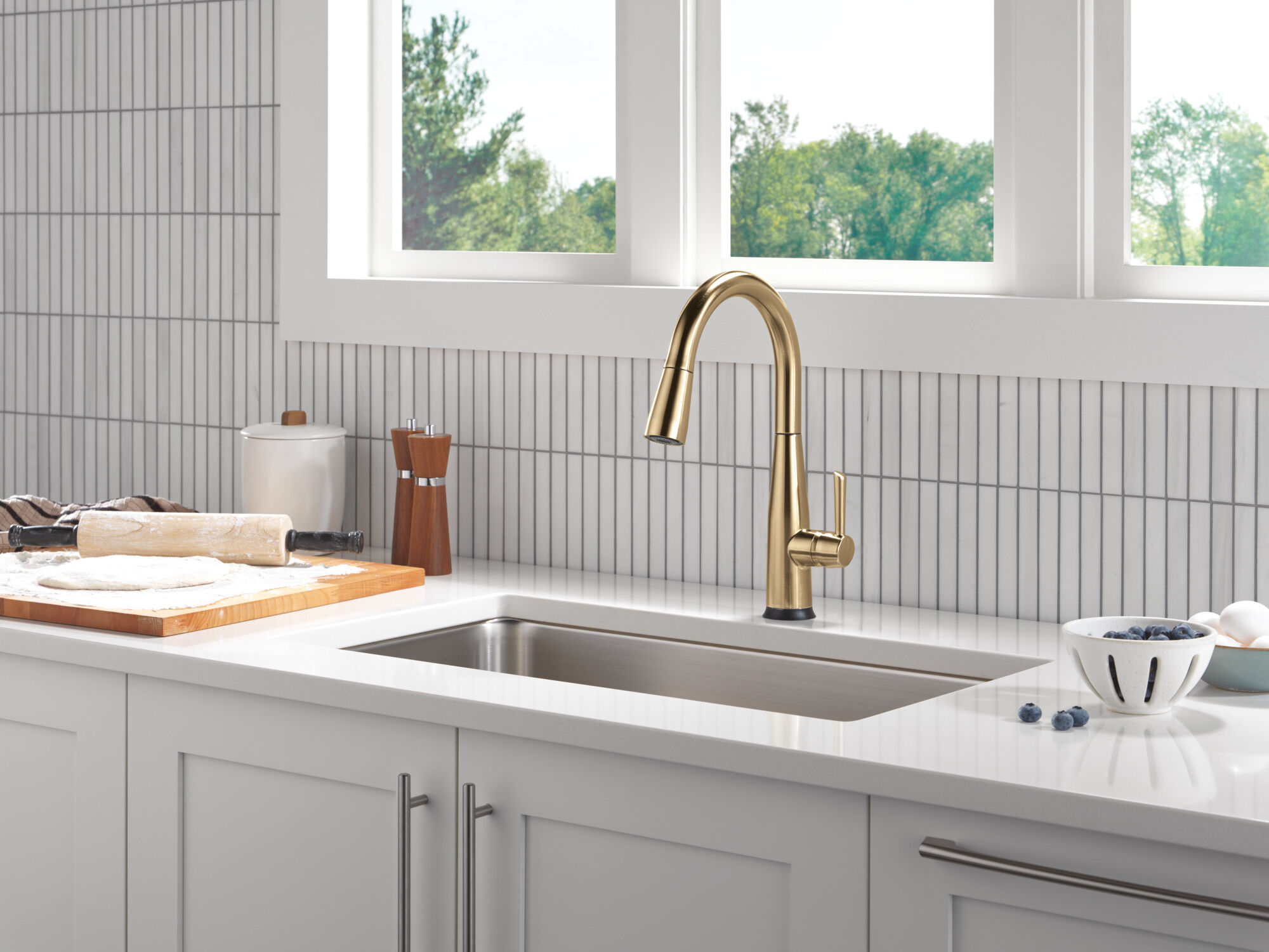 Touch2O® Technology Kitchen Faucet with Touchless Technology in