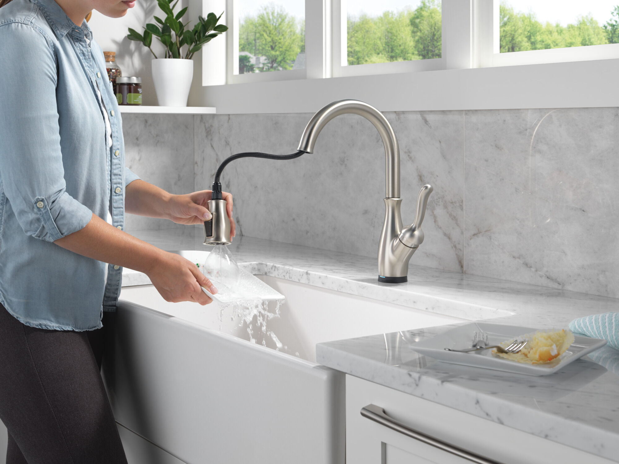 Touch2O® Technology Kitchen Faucet with Touchless Technology in