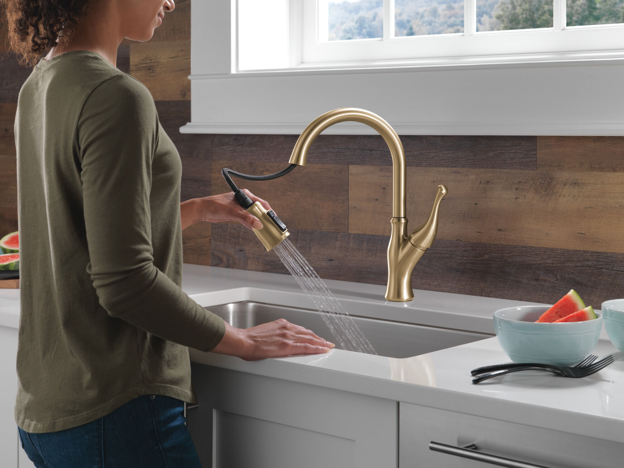 Single-Handle Pull-Down Kitchen Faucet in Champagne Bronze 19888Z