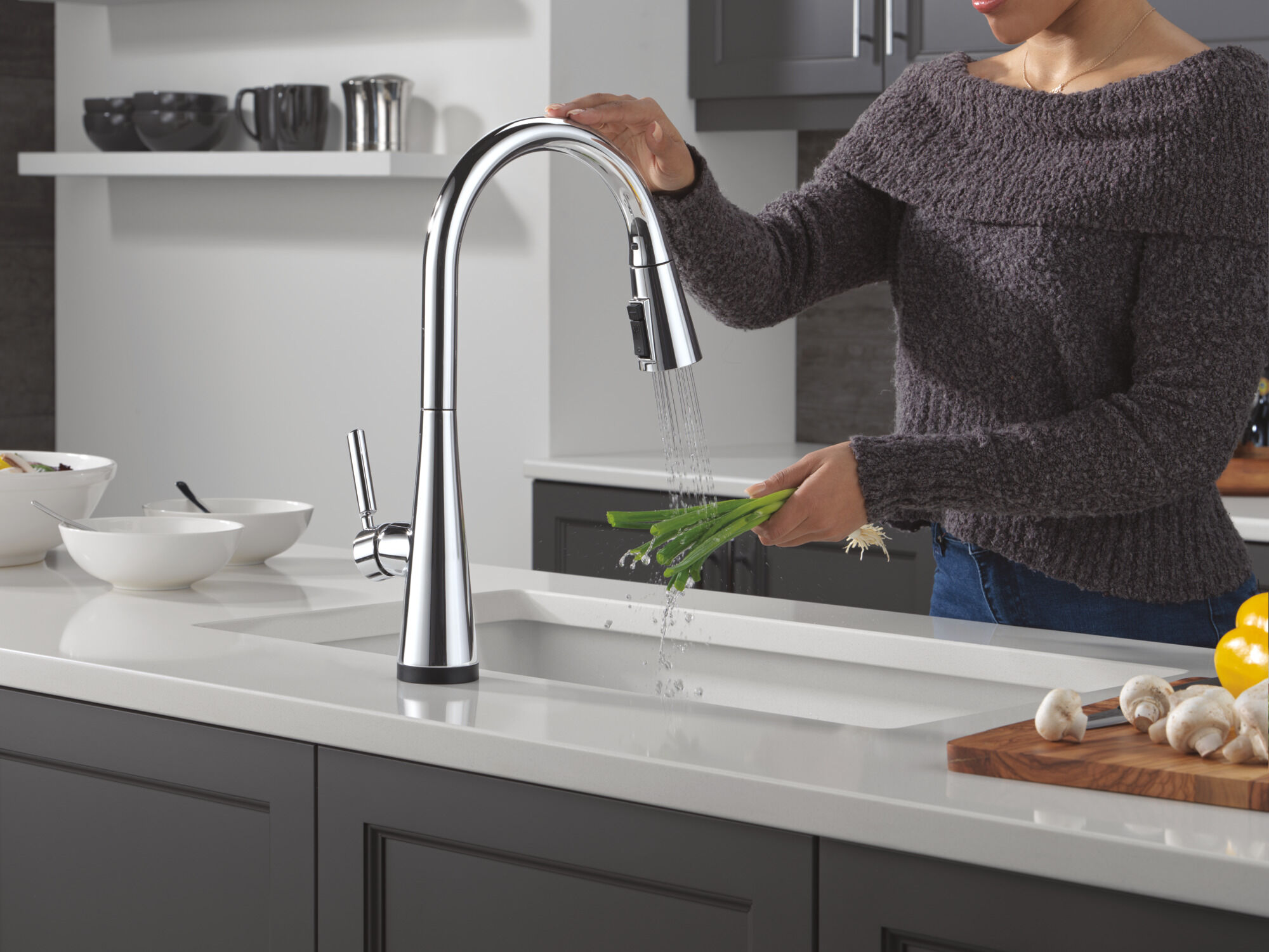 Single Handle Kitchen Pull-Down Faucet with Touch2O Technology in