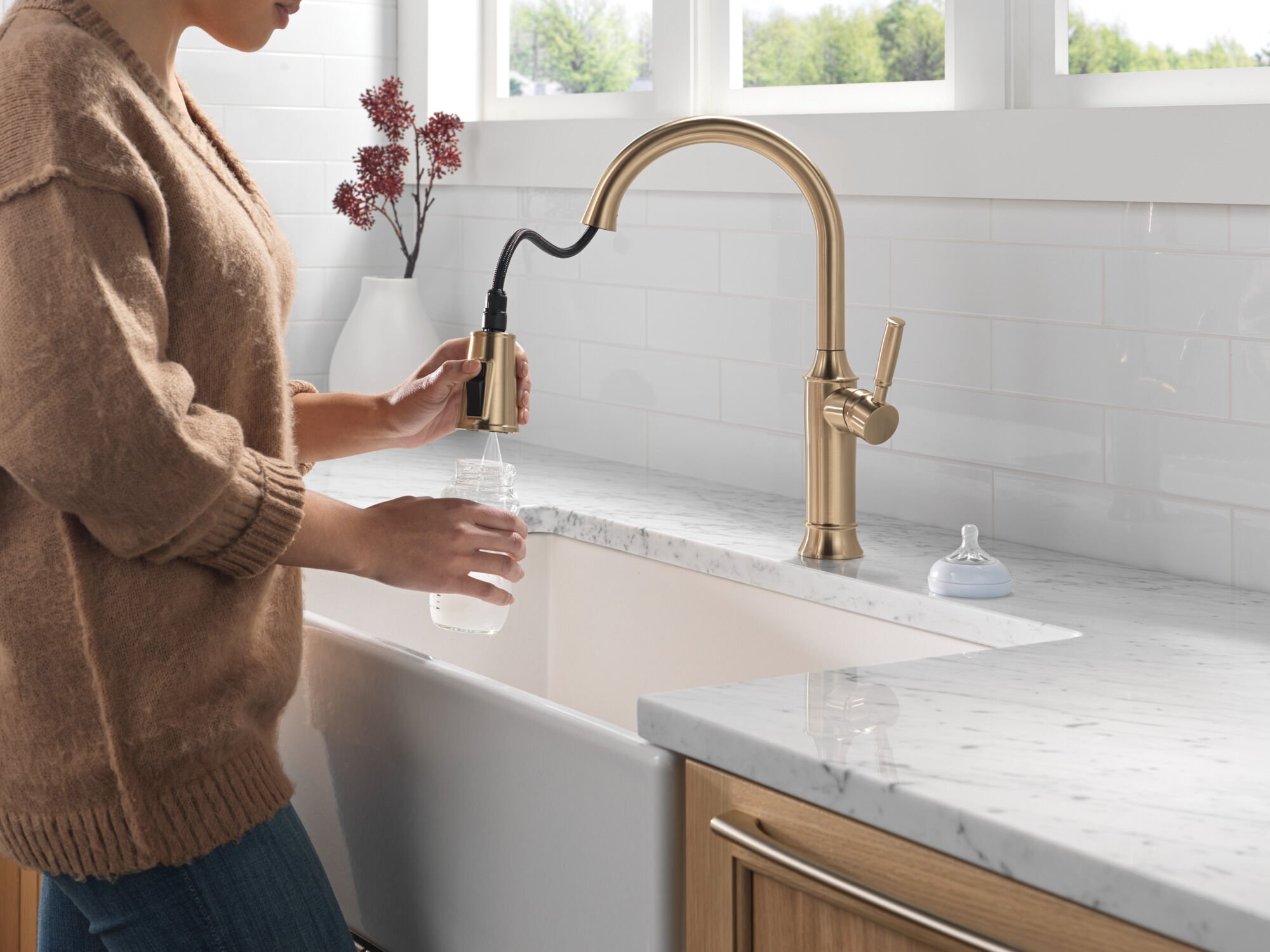 Single Handle Pull-Down Kitchen Faucet in Lumicoat® Champagne