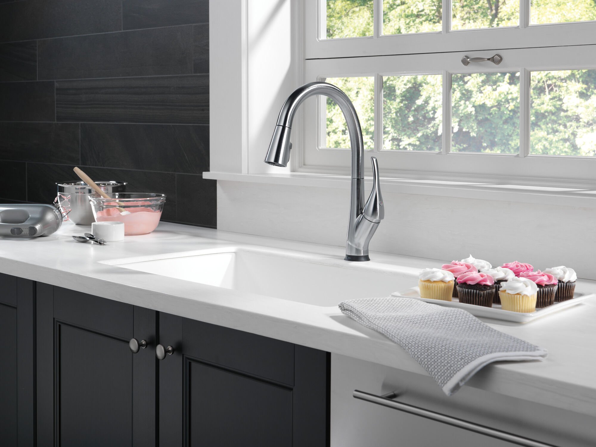 Single Handle Pull-Down Kitchen Faucet with Touch2O® and