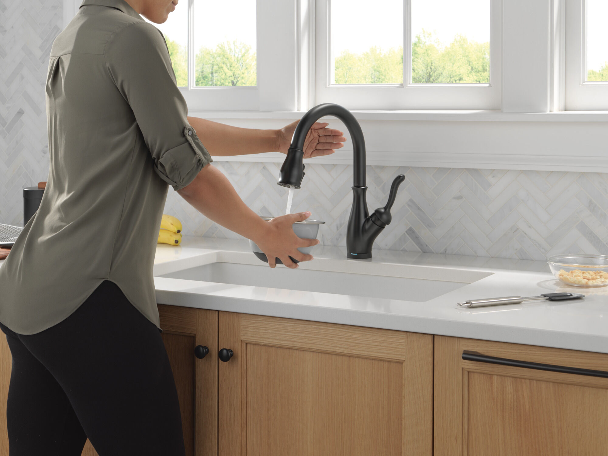 Touch2O® Technology Kitchen Faucet with Touchless Technology in