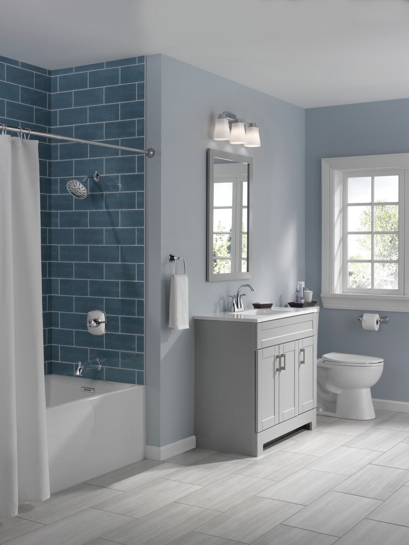 Two Handle Centerset Bathroom Faucet in Chrome 25748LF — thumbnail 2