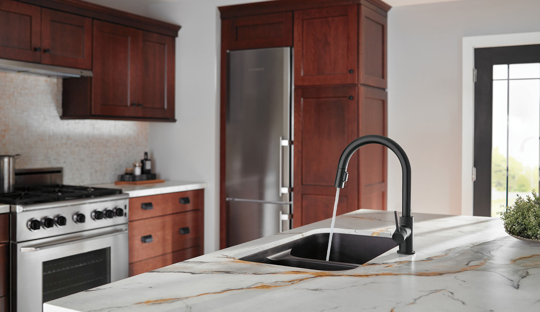 Single Handle PullDown Kitchen Faucet in Matte Black 9159BLDST