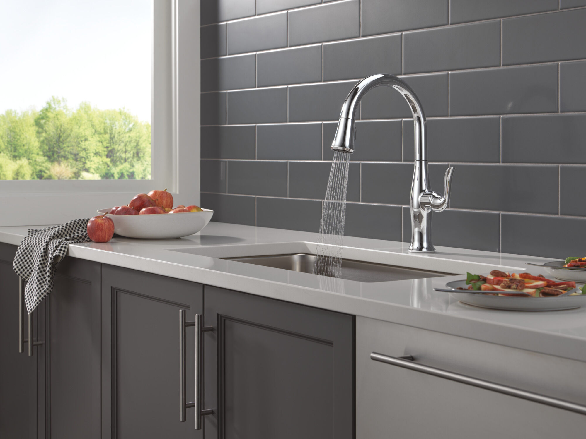 Single Handle Pull-Down Kitchen Faucet - Thumbnail 4