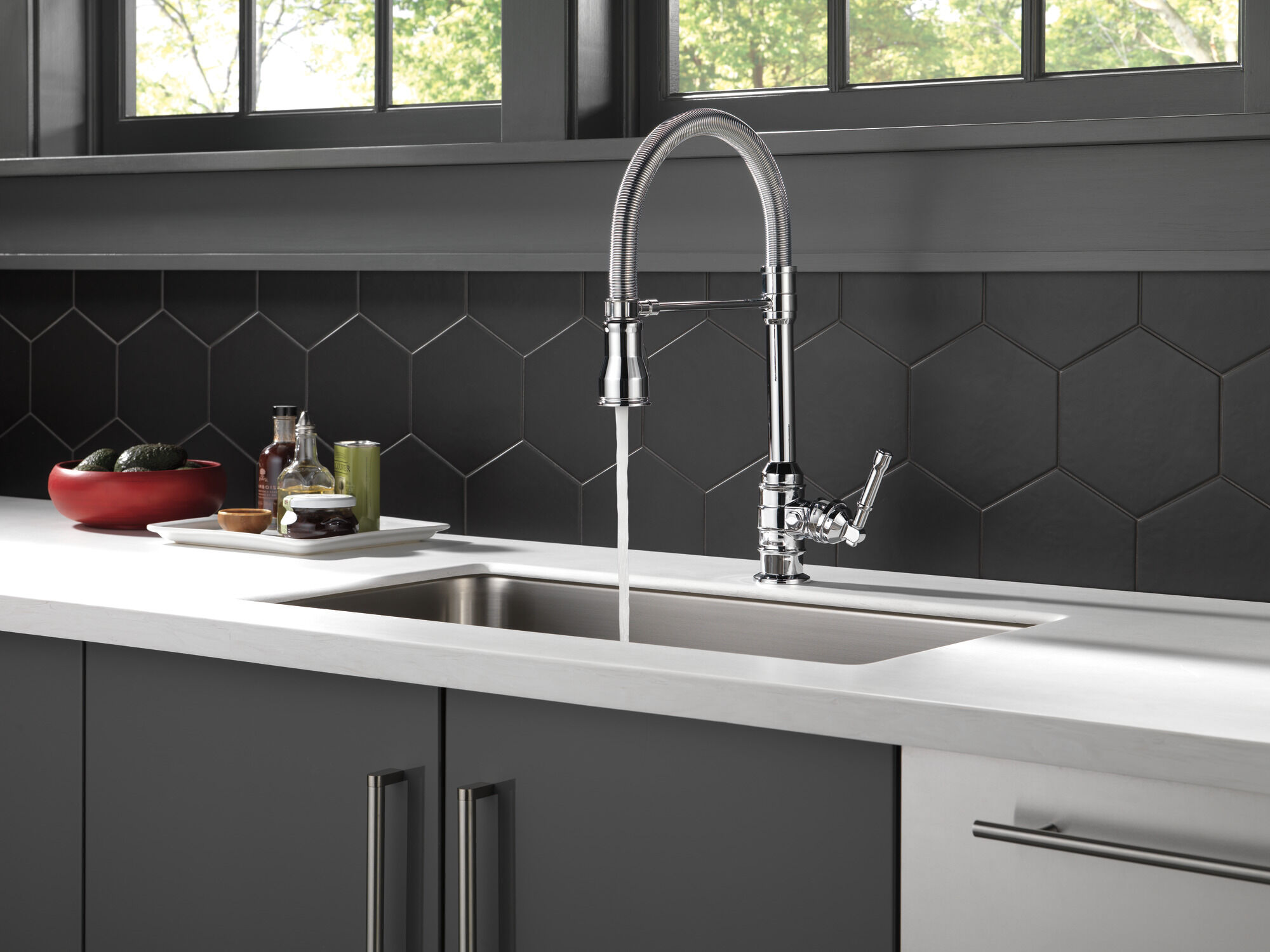 Single Handle Pull-Down Kitchen Faucet With Spring Spout in Chrome