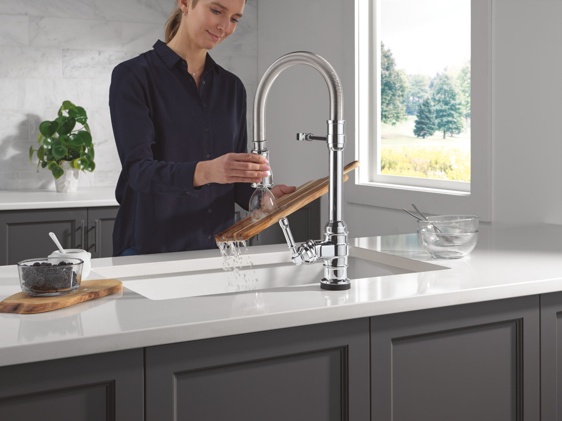 Touch<sub>2</sub>O® Technology Kitchen Faucet with Touchless Technology, image 6