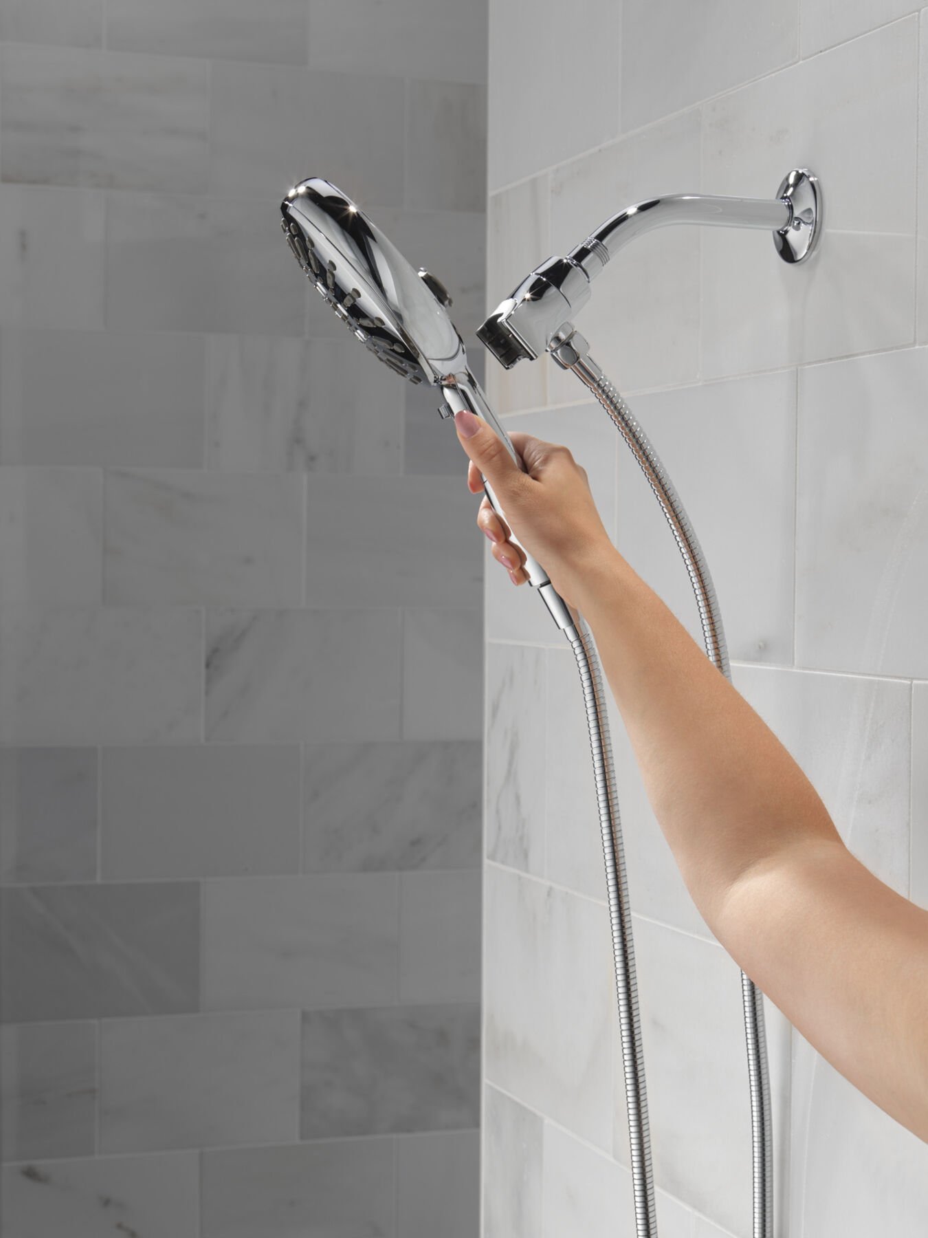 7-Setting SureDock&reg; Magnetic Hand Shower