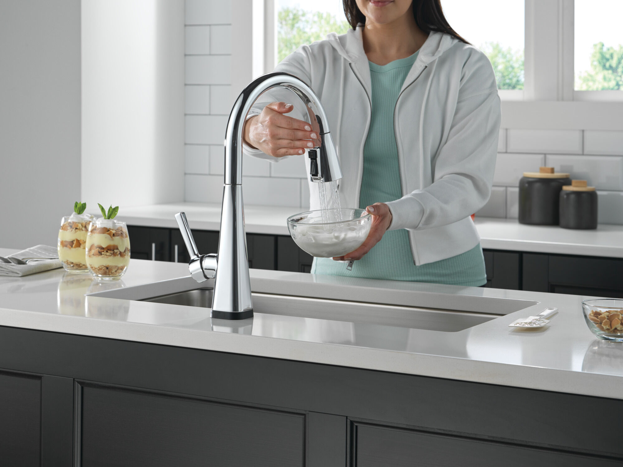 るぅと 22夏デフォ 80個 Single-Handle Pull-Down Kitchen Faucet with Touch2O® Technology in