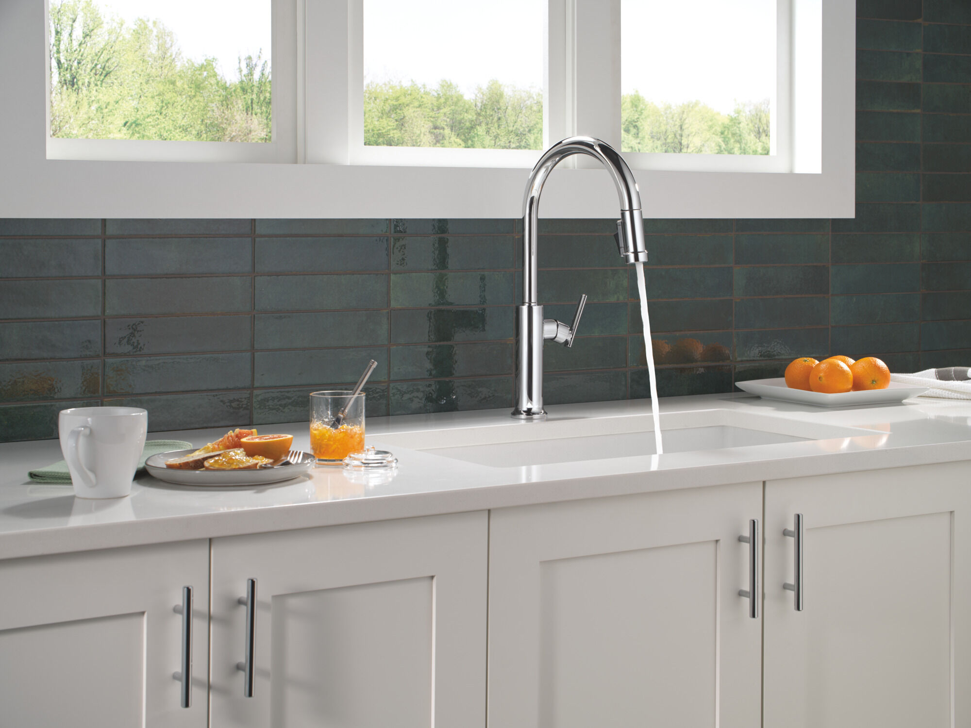 Single Handle Pull-Down Kitchen Faucet in Chrome 9186-DST | Delta