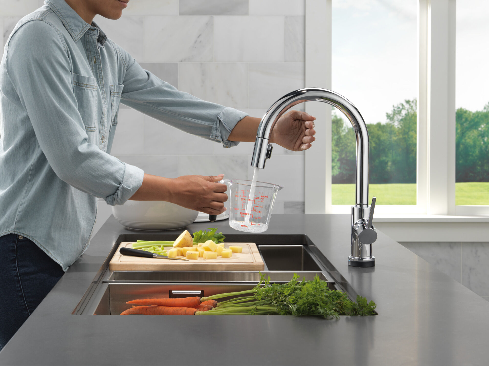 Touch2O® Technology Kitchen Faucet with Touchless Technology in