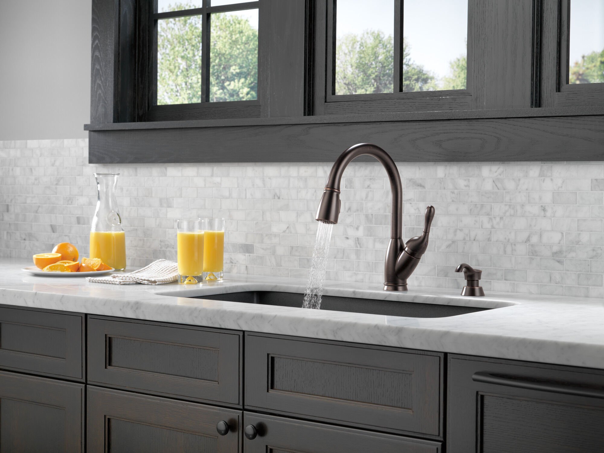 Single Handle Pull-Down Kitchen Faucet in Venetian Bronze 19939Z