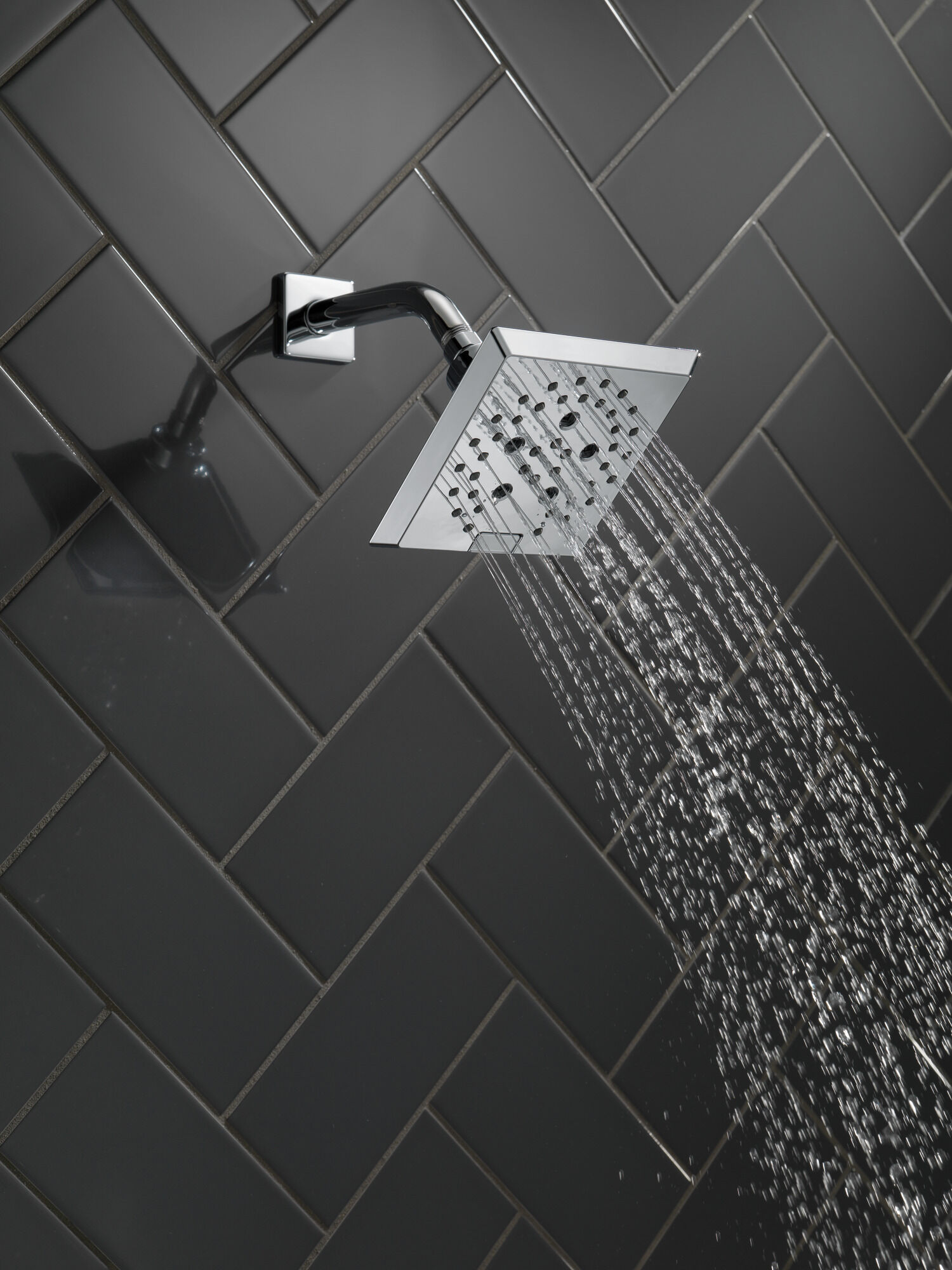 【tae】 H2Okinetic® 5-Setting Angular Modern Raincan Shower Head in Chrome