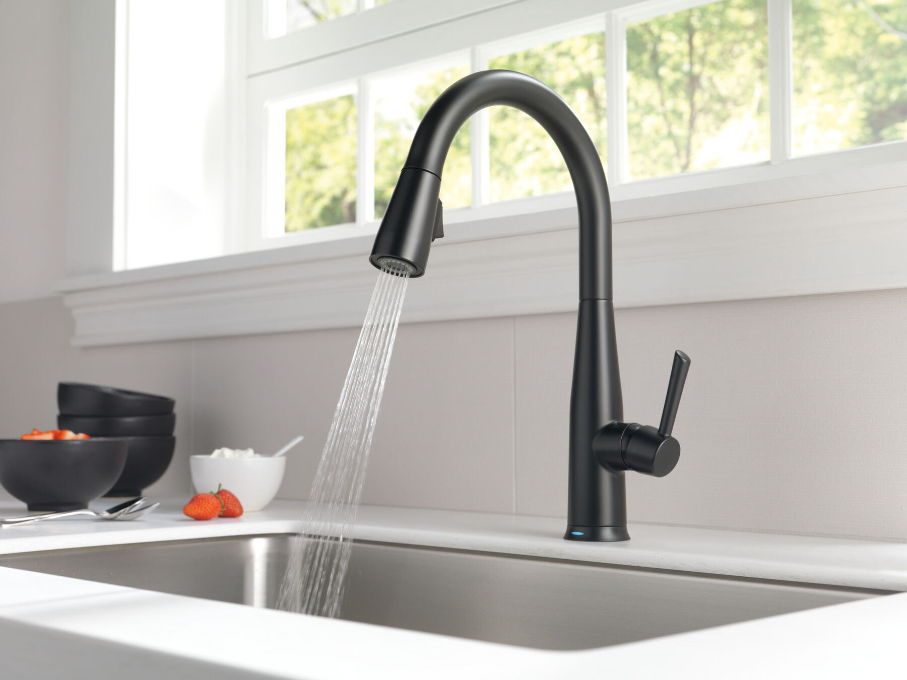 Single Handle Pull-Down Kitchen Faucet with Touch<sub>2</sub>O&reg; Technology Technology (Recertified)