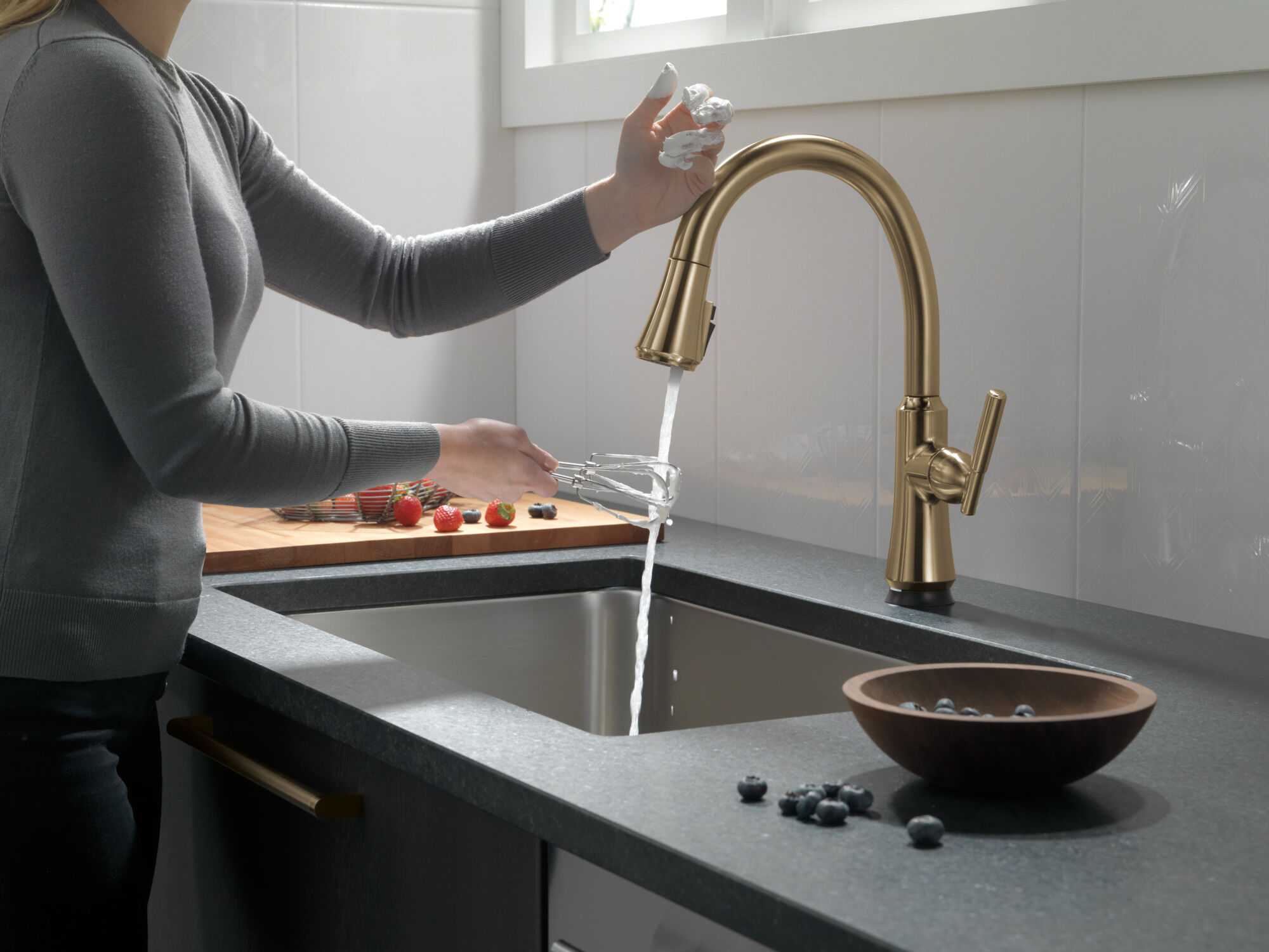 Single Handle Pull-Down Kitchen Faucet with Touch2O® Technology