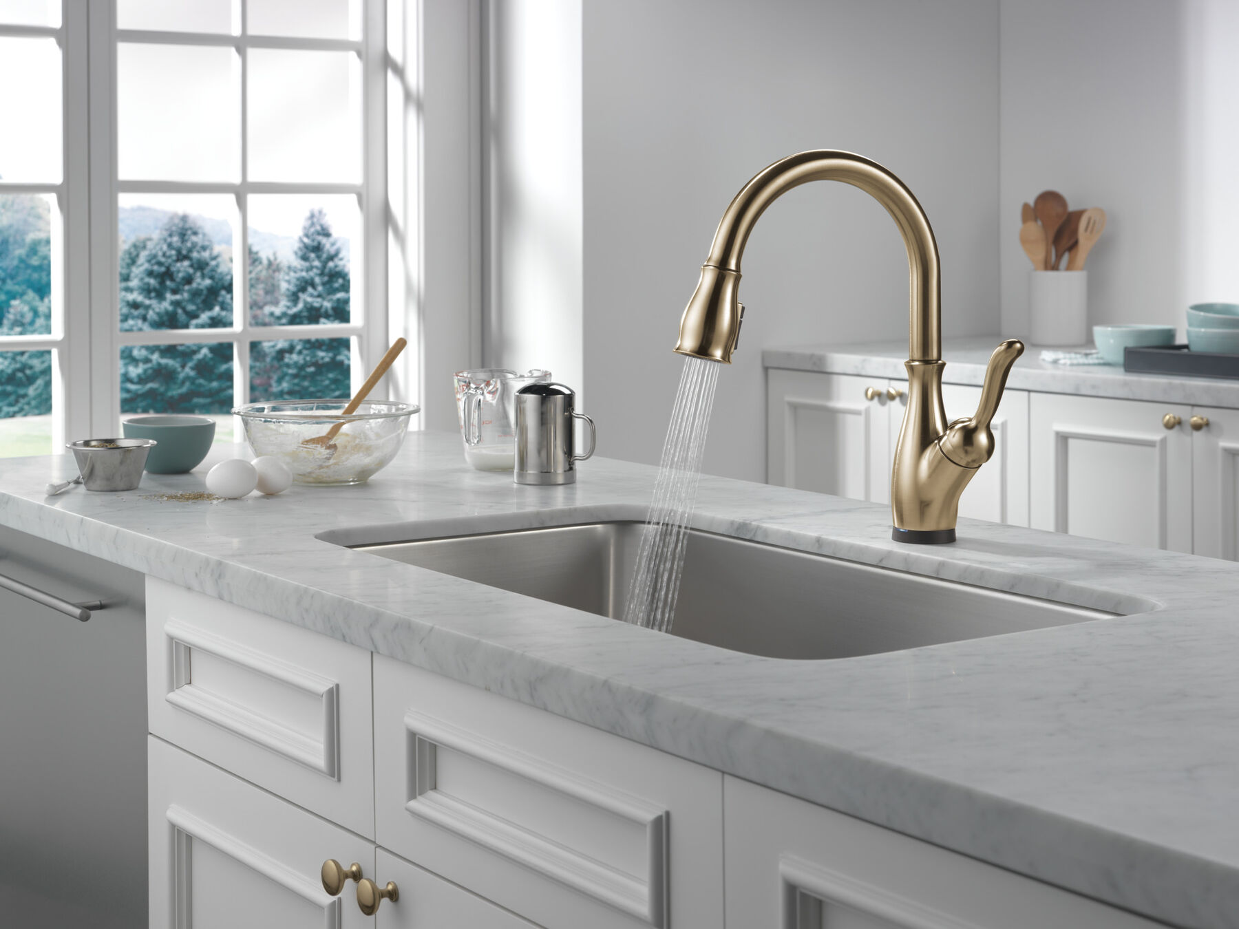 Single Handle Pull-Down Kitchen Faucet with Touch2O® Technology in 