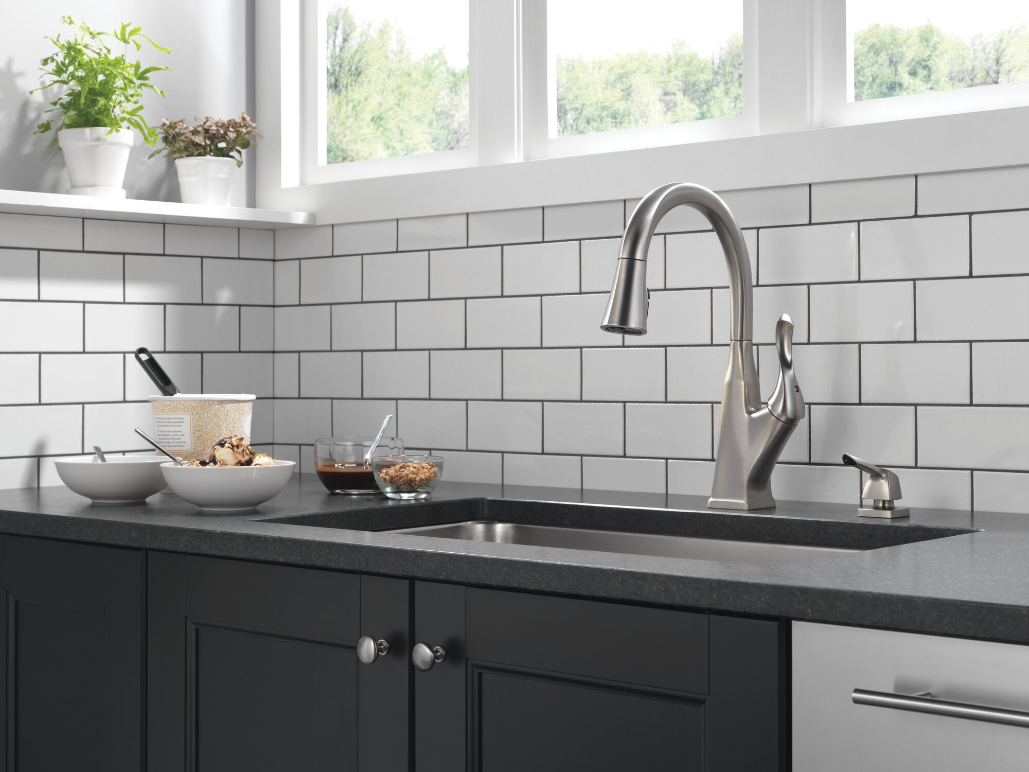 Single Handle Pulldown Kitchen Faucet with ShieldSpray® Technology